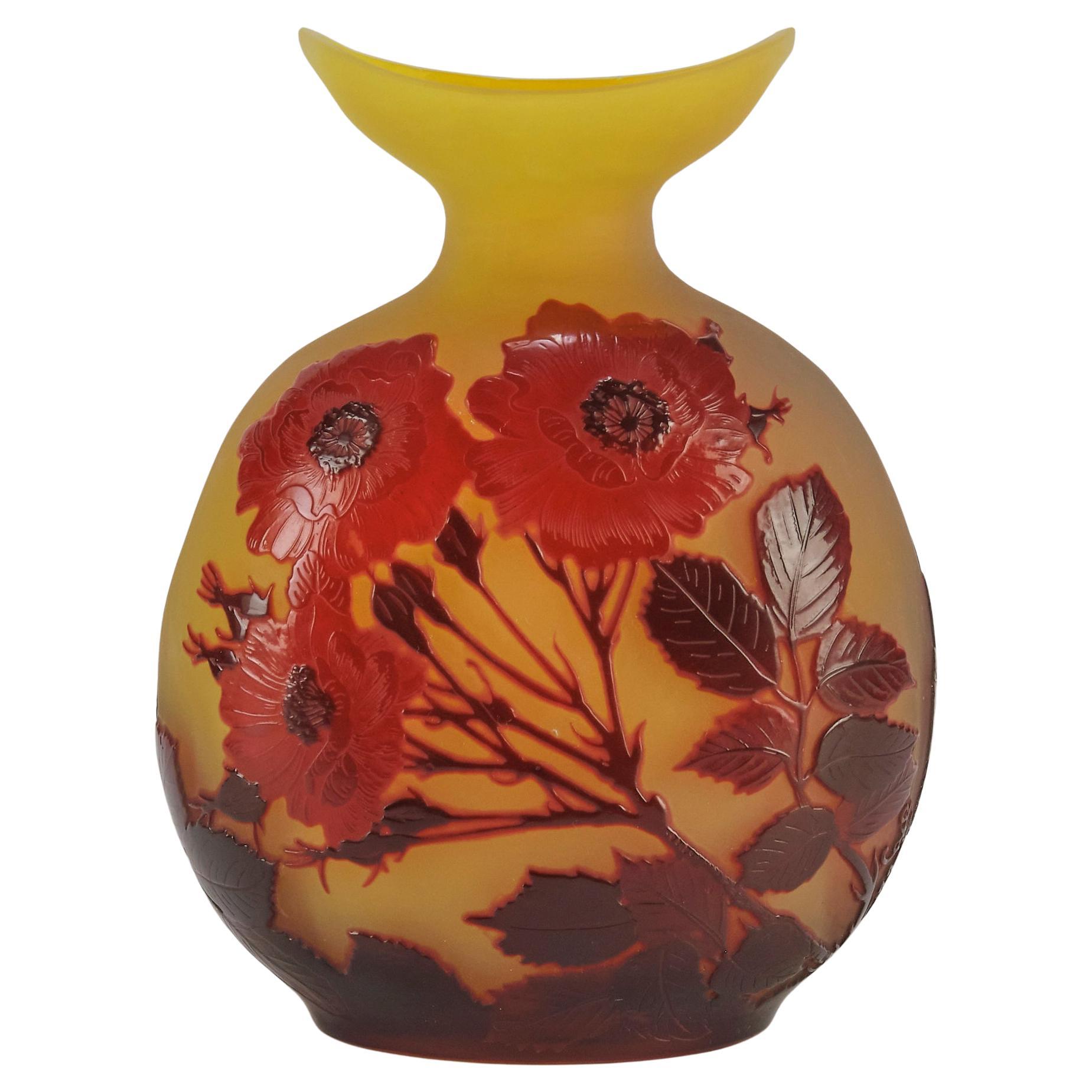 Vaso in cammeo dei primi del Novecento intitolato "Moon Vase" di Emile Gallé in vendita