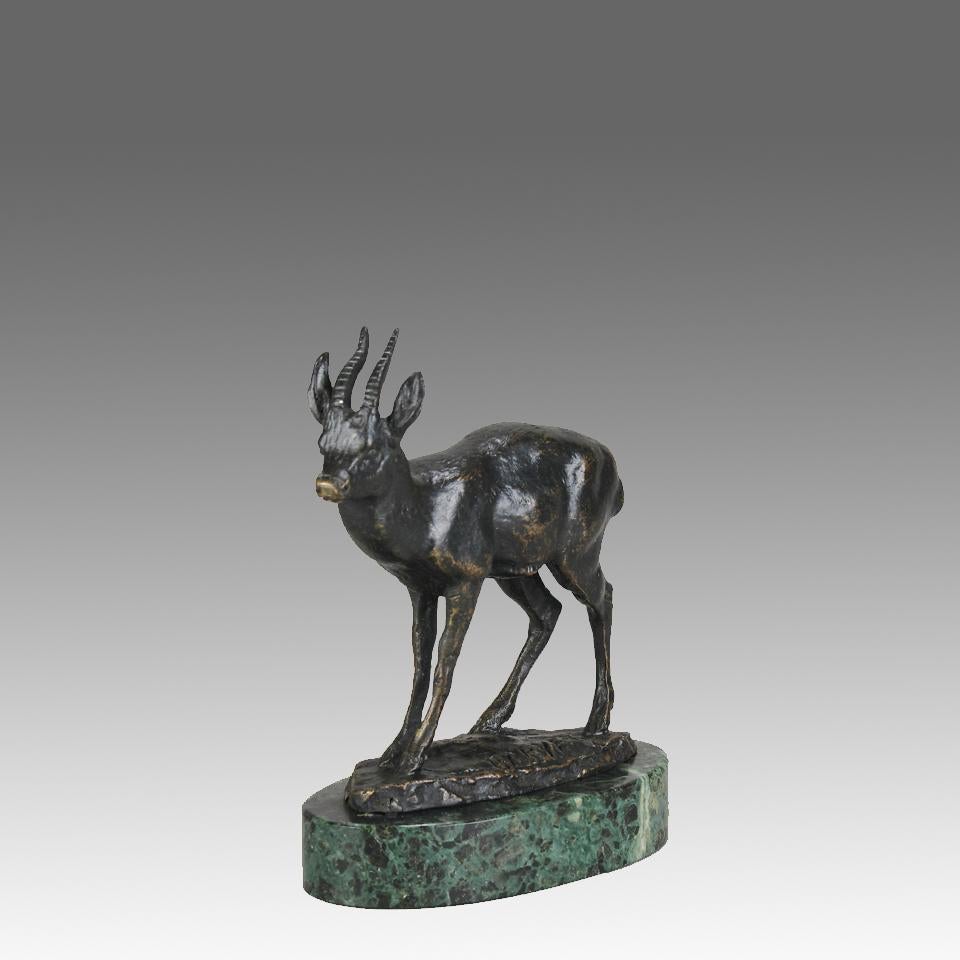 Un grazioso animalier in bronzo francese della metà del XIX secolo  studio di un Kevel in piedi con una patina marrone molto fine delicatamente sfregata fino a raggiungere una tonalità dorata e intricati dettagli di superficie cesellati a mano.