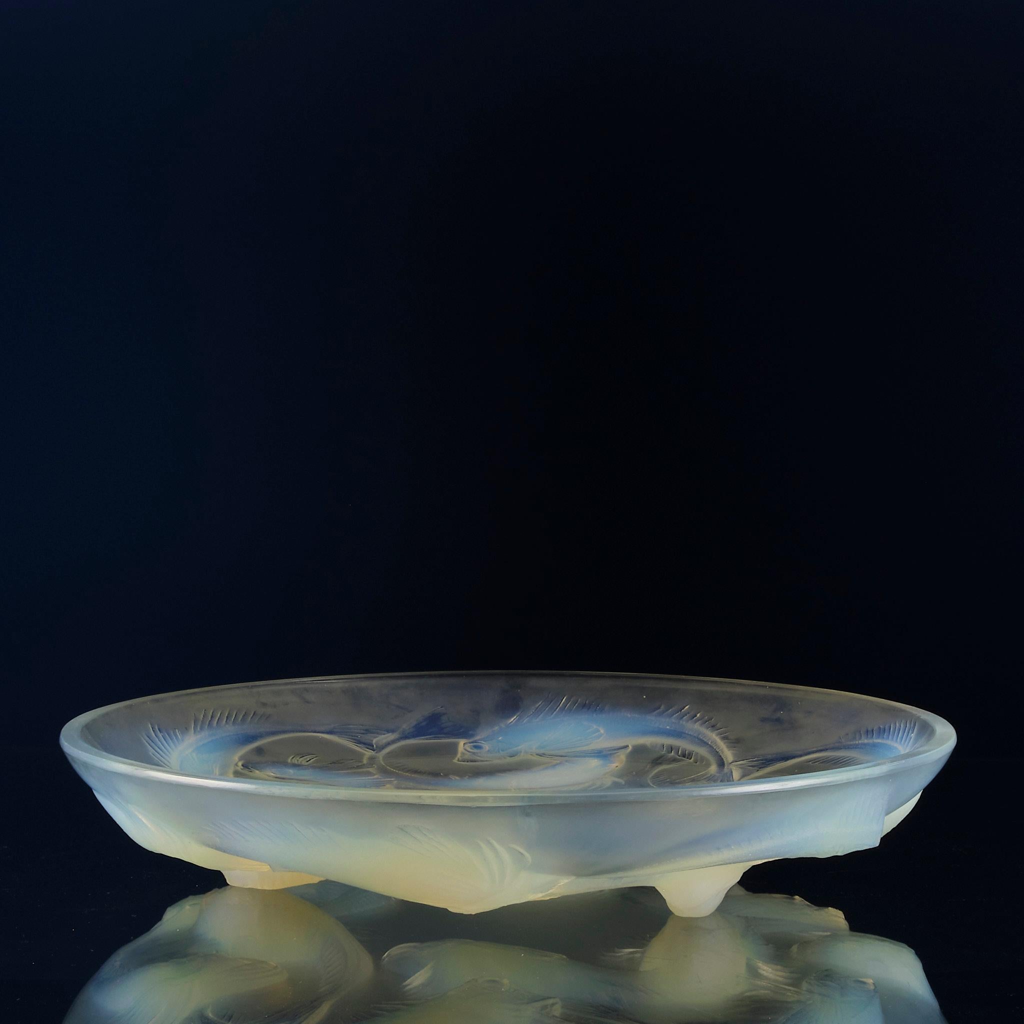 Bandeja Art Déco de cristal opalescente de principios del siglo XX 
