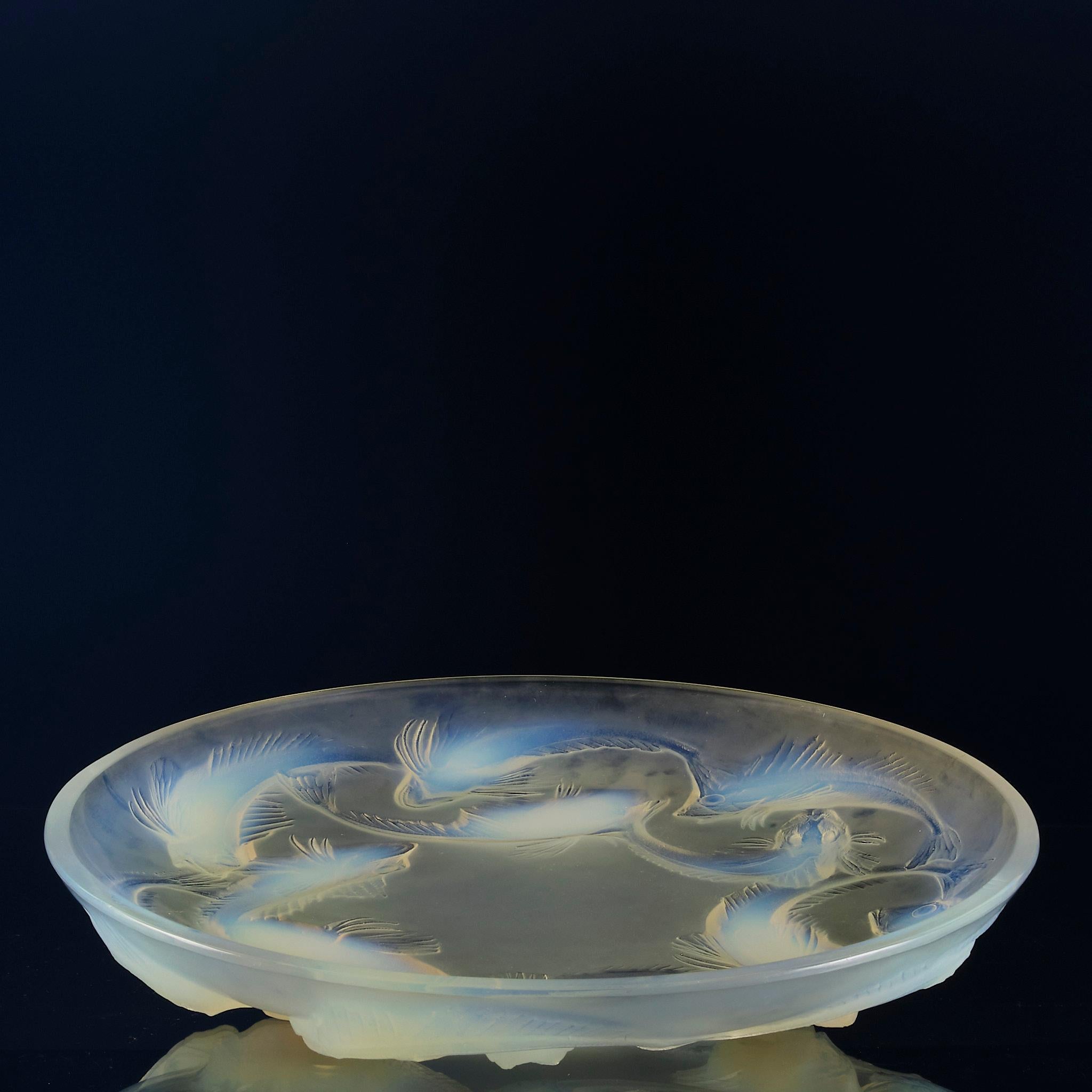 Bandeja Art Déco de cristal opalescente de principios del siglo XX 