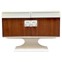 Luigi Sormani für Sormani: Sideboard aus Holz und weißem ABS, Italien, 1970er Jahre