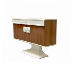 Luigi Sormani für Sormani: Sideboard aus Holz und weißem ABS, Italien, 1970er Jahre