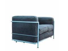 Le Corbusier pour Alivar : canapé deux places « LC2 » en tissu bleu, Italie, années 1970