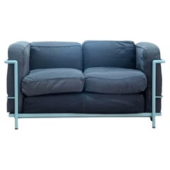 Le Corbusier pour Alivar : canapé deux places « LC2 » en tissu bleu, Italie, années 1970