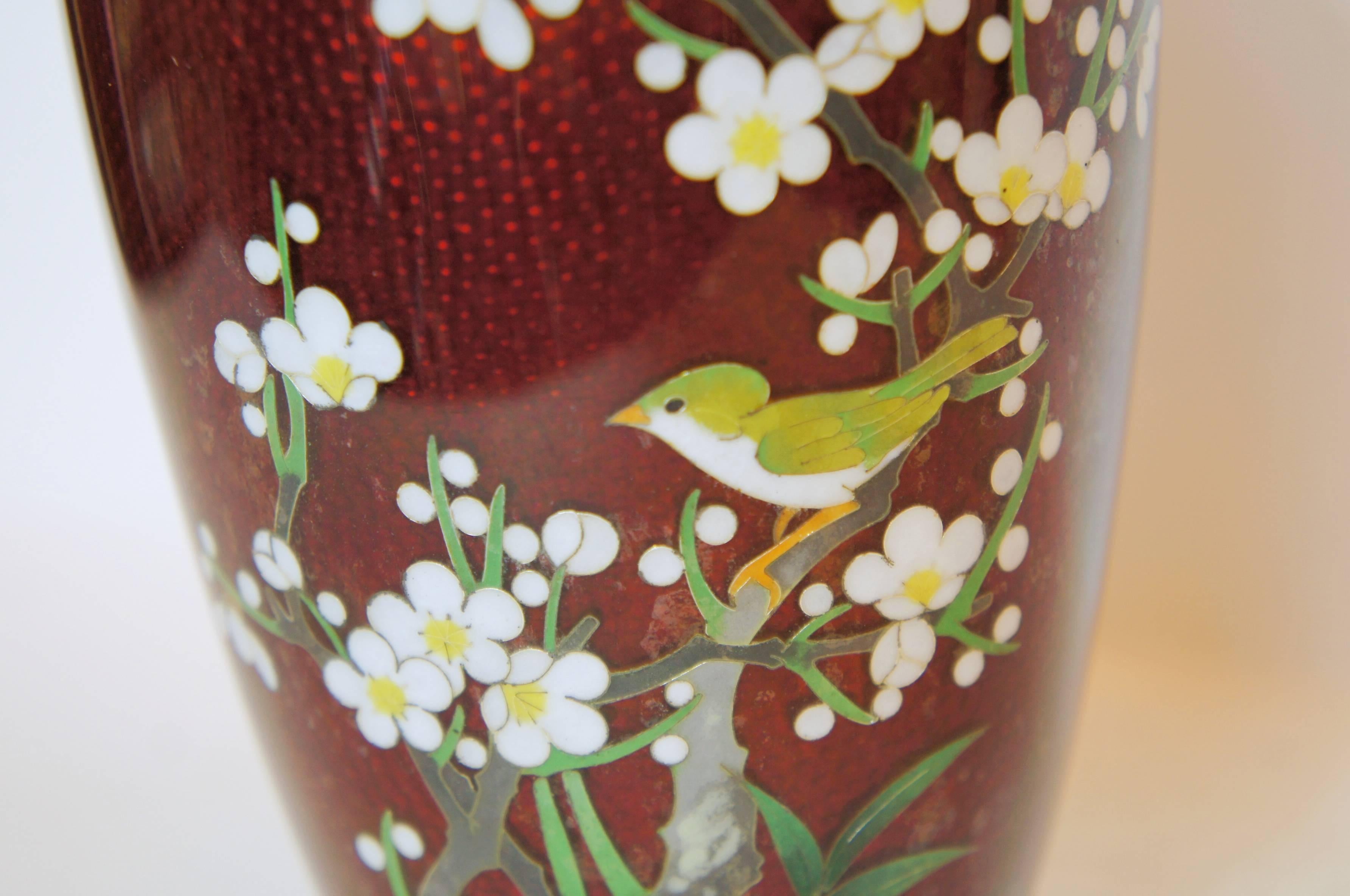 Japanese Flower and Bird Painting on Cloisonné Red Vase, 1950s In Good Condition For Sale In Paris, FR