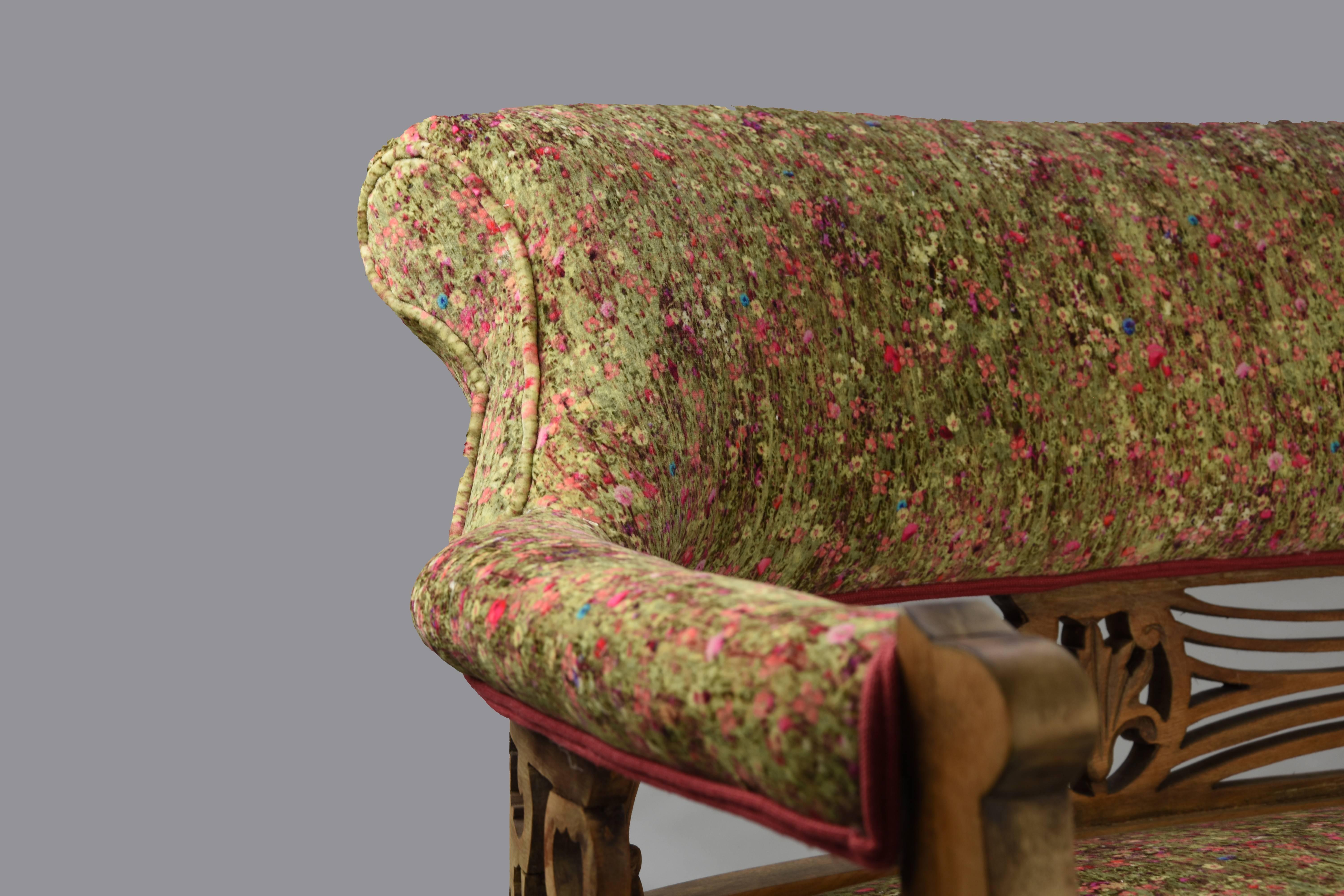 19th Century Victorian Velvet Flower Sofa For Sale 2