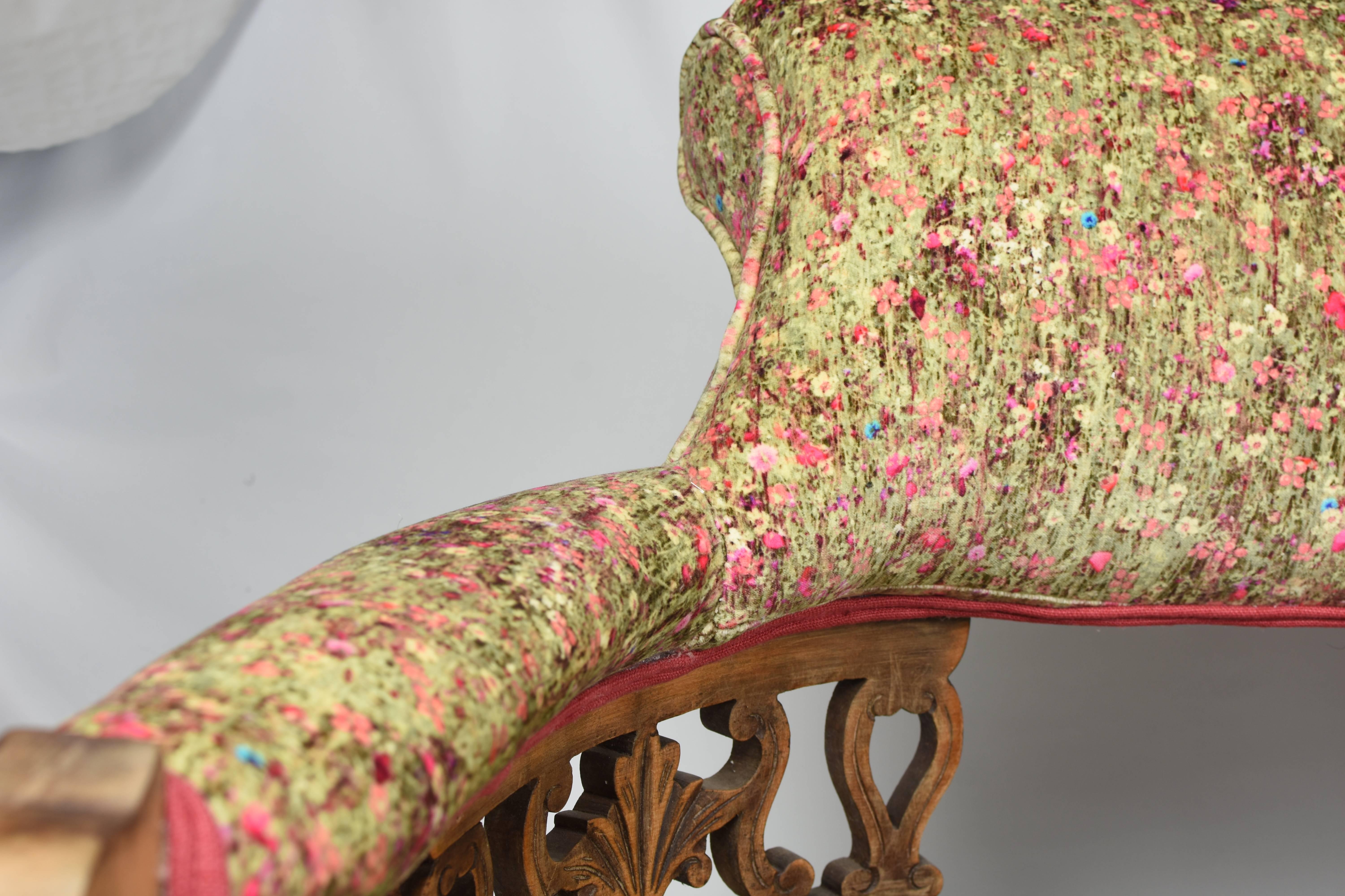 19th Century Victorian Velvet Flower Sofa For Sale 5
