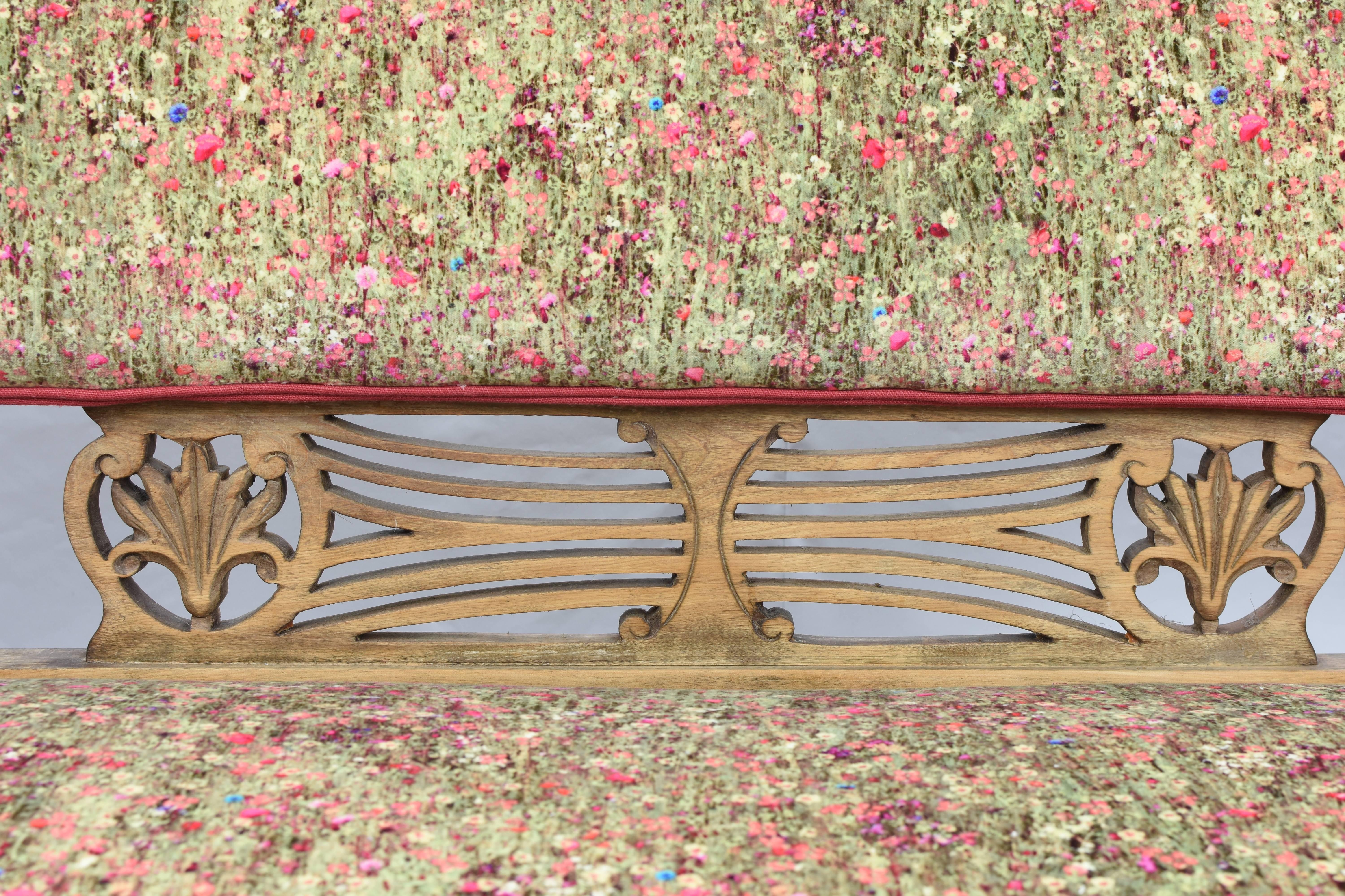 19th Century Victorian Velvet Flower Sofa For Sale 3