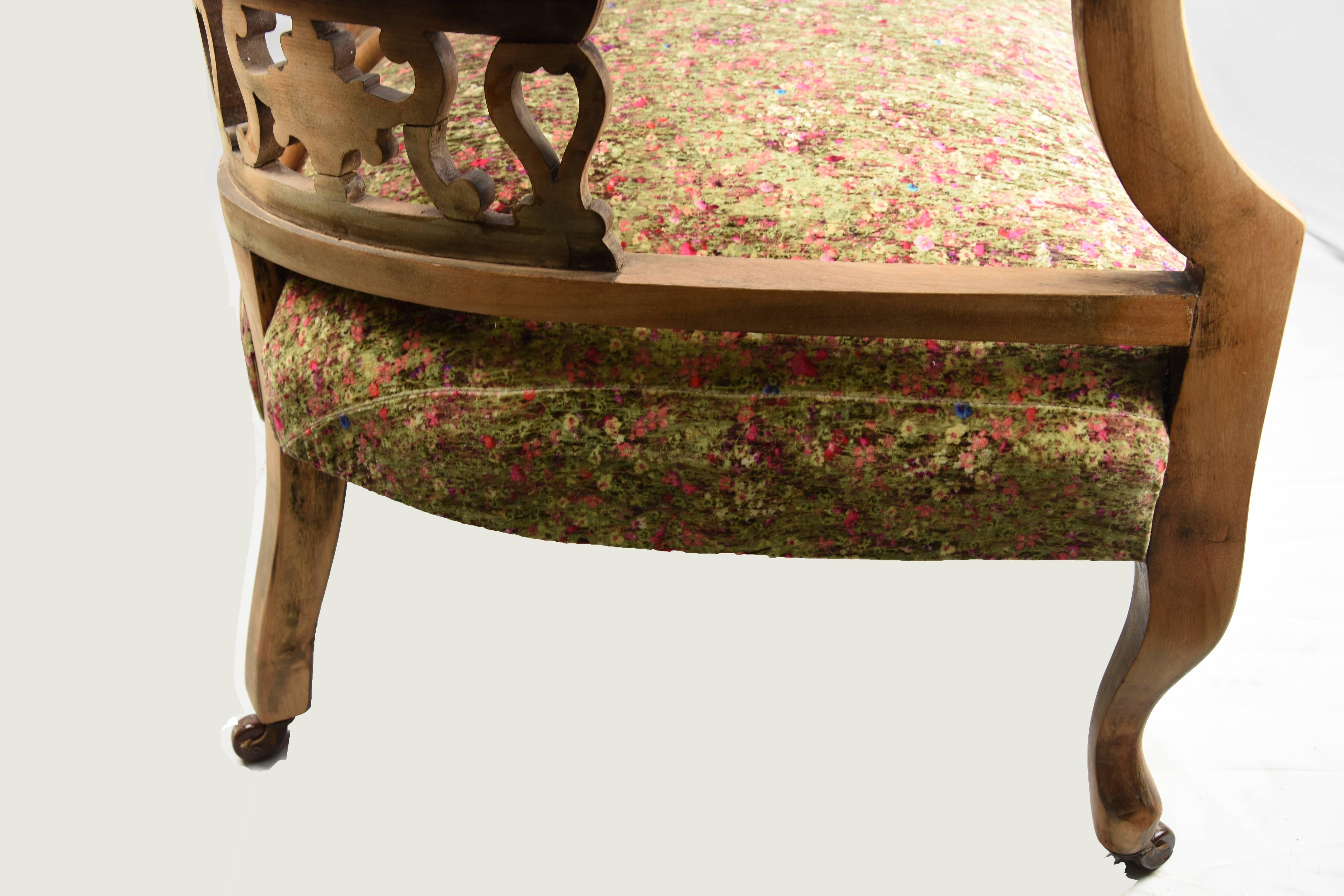 19th Century Victorian Velvet Flower Sofa For Sale 1