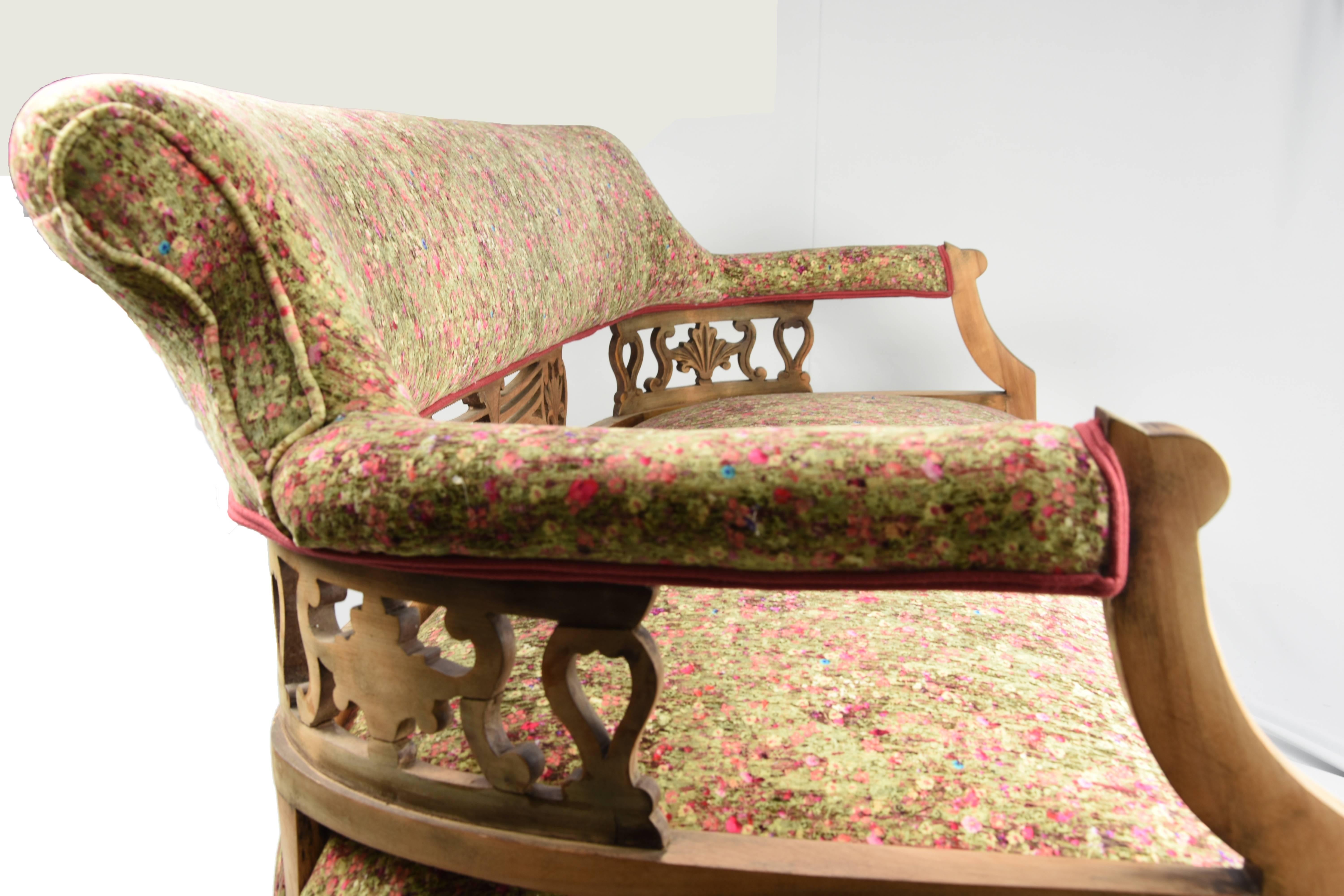 British 19th Century Victorian Velvet Flower Sofa For Sale