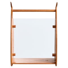 Diseñador danés, espejo de pared con estante, teca, espejo, cuero, Dinamarca, años 50
