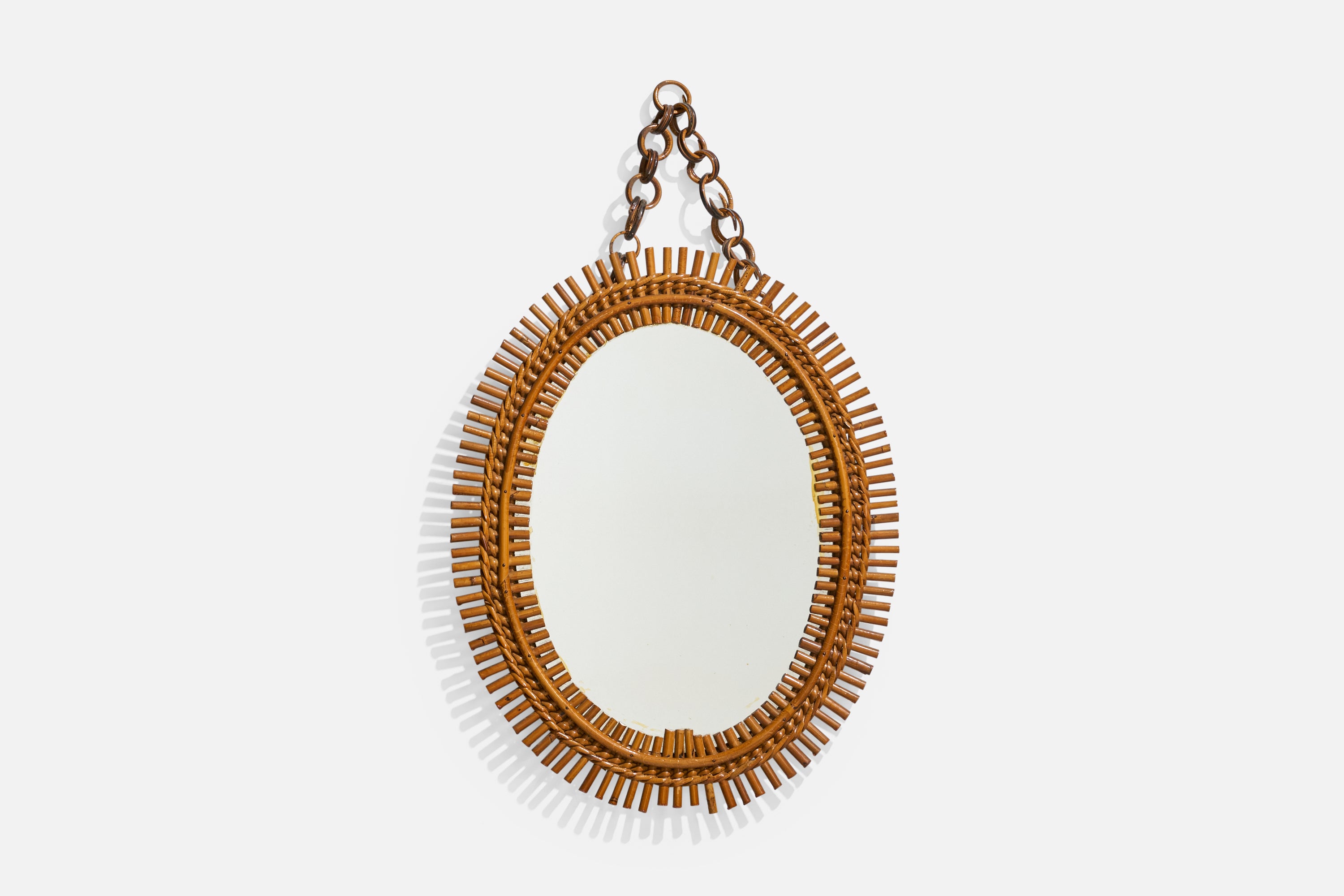 Diseñador italiano, Espejo de pared ovalado, ratán, cristal de espejo, Italia, S. 1950 en venta