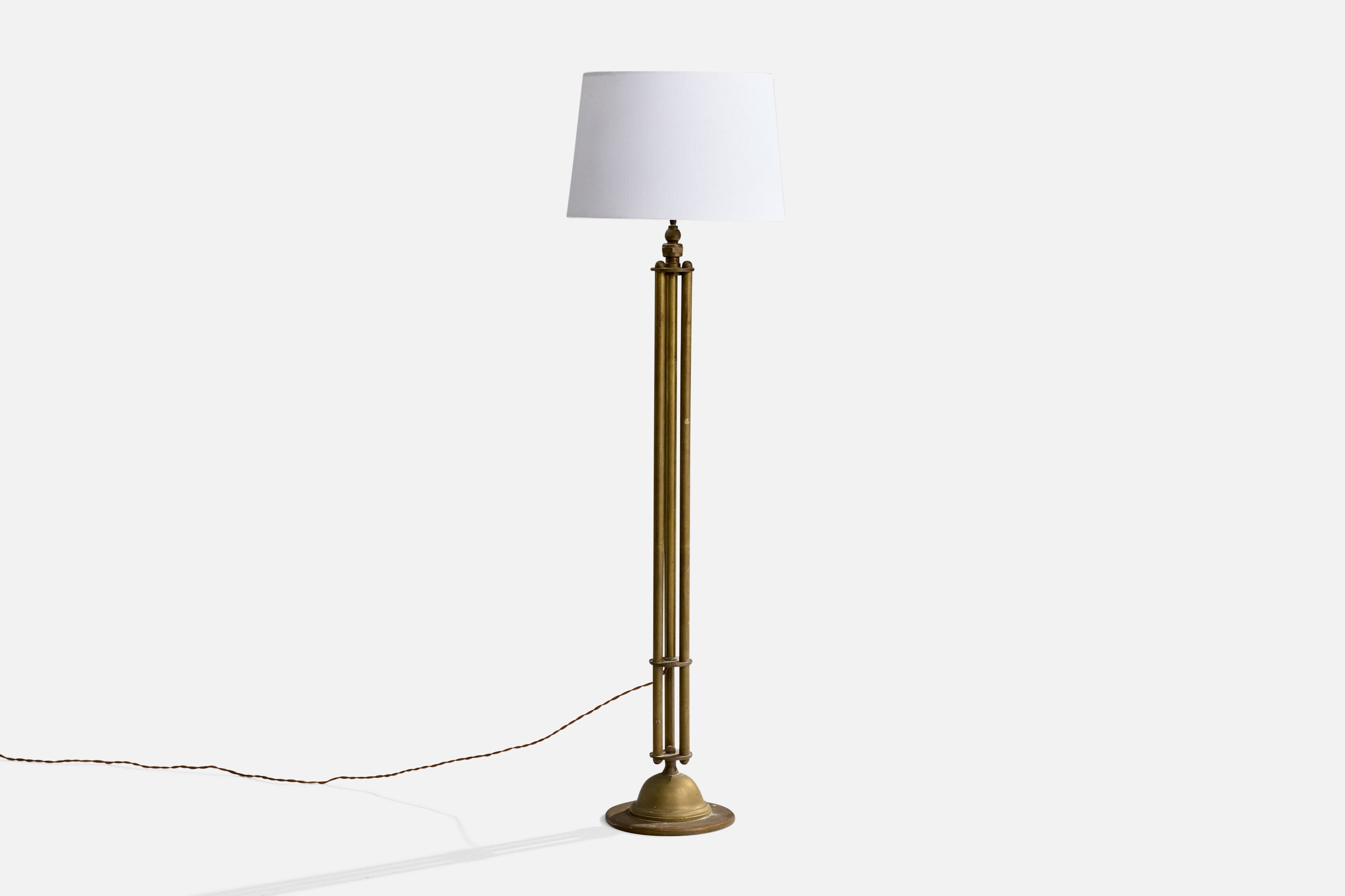 Dänische Designerin, Stehlampe, Messing, Stoff, Dänemark, 1920er Jahre im Angebot