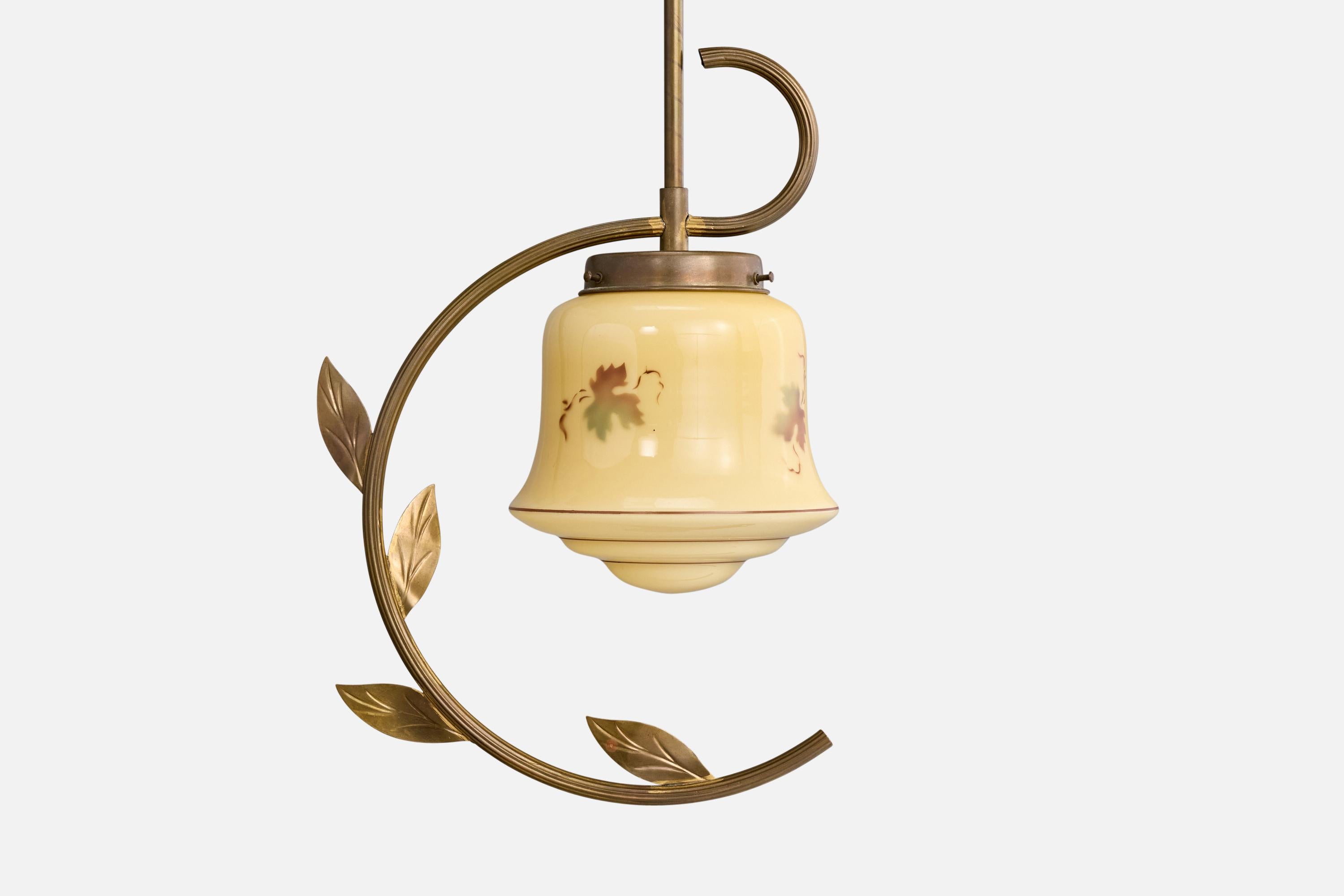 Designer svedese, lampada a sospensione, ottone, vetro, Svezia, anni '1930 In condizioni buone in vendita a High Point, NC