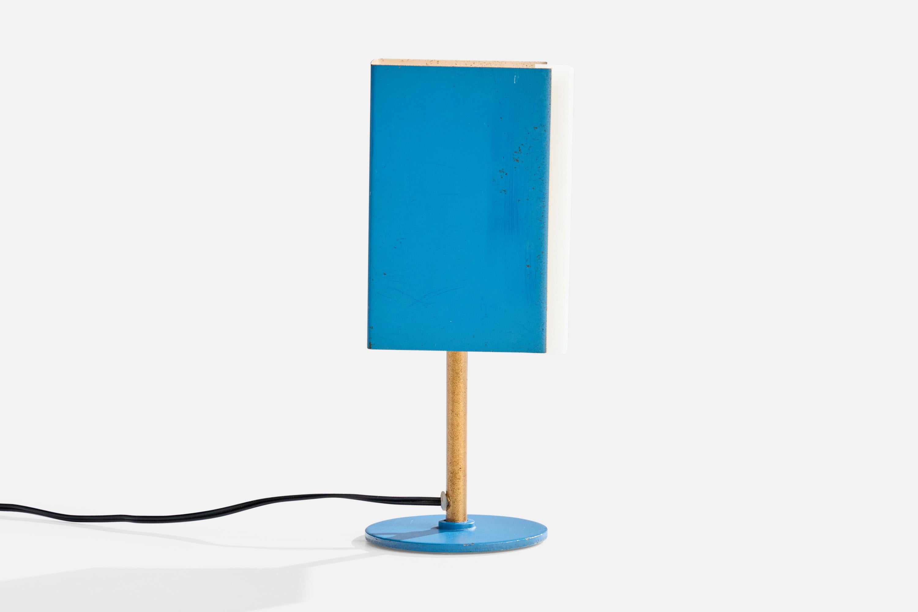 Stilux Milano, Table Lamp, Brass, Metal, Acrylic, Italy, 1960s In Good Condition For Sale In High Point, NC