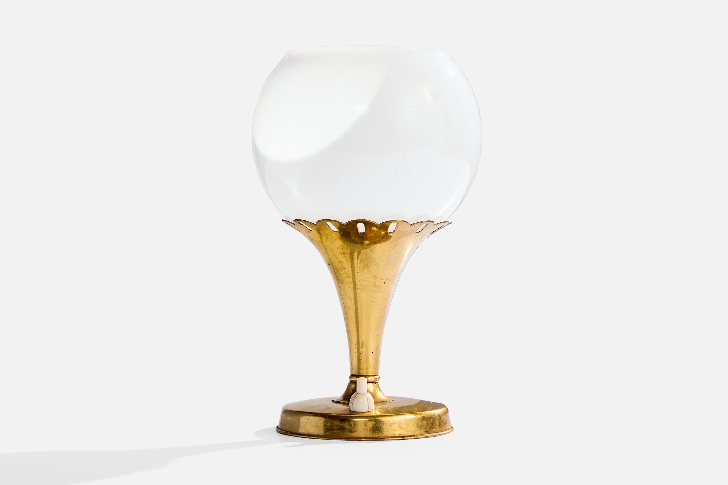 A brass and white opaline glass table lamp designed and produced in Italy, c. 1950s.

Dimensions of Lamp (inches): 8.5