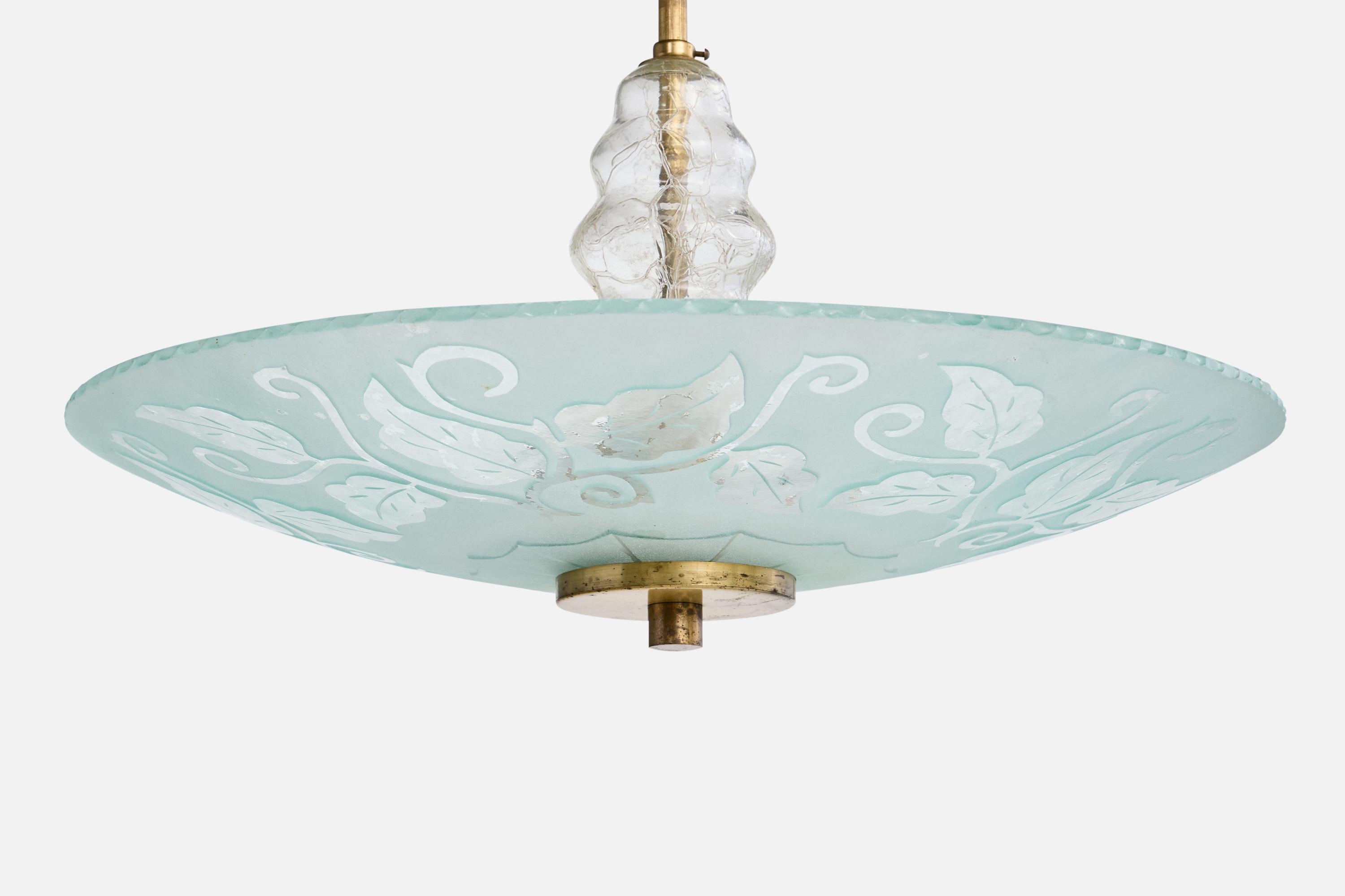 Designer svedese, lampada a sospensione, vetro, ottone, Svezia, anni '40 In condizioni buone in vendita a High Point, NC