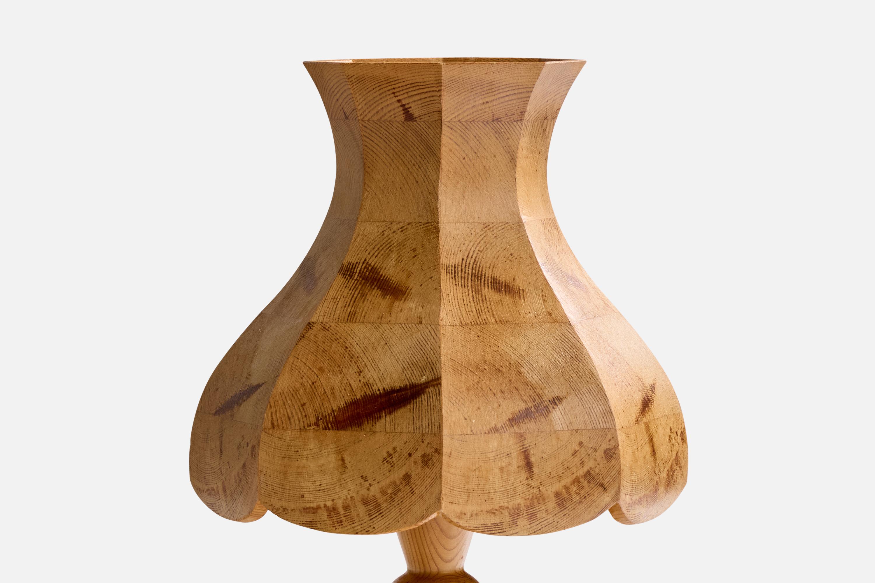 Swedish Designer, Table Lamp, Pine, Sweden, 1970s In Good Condition For Sale In High Point, NC