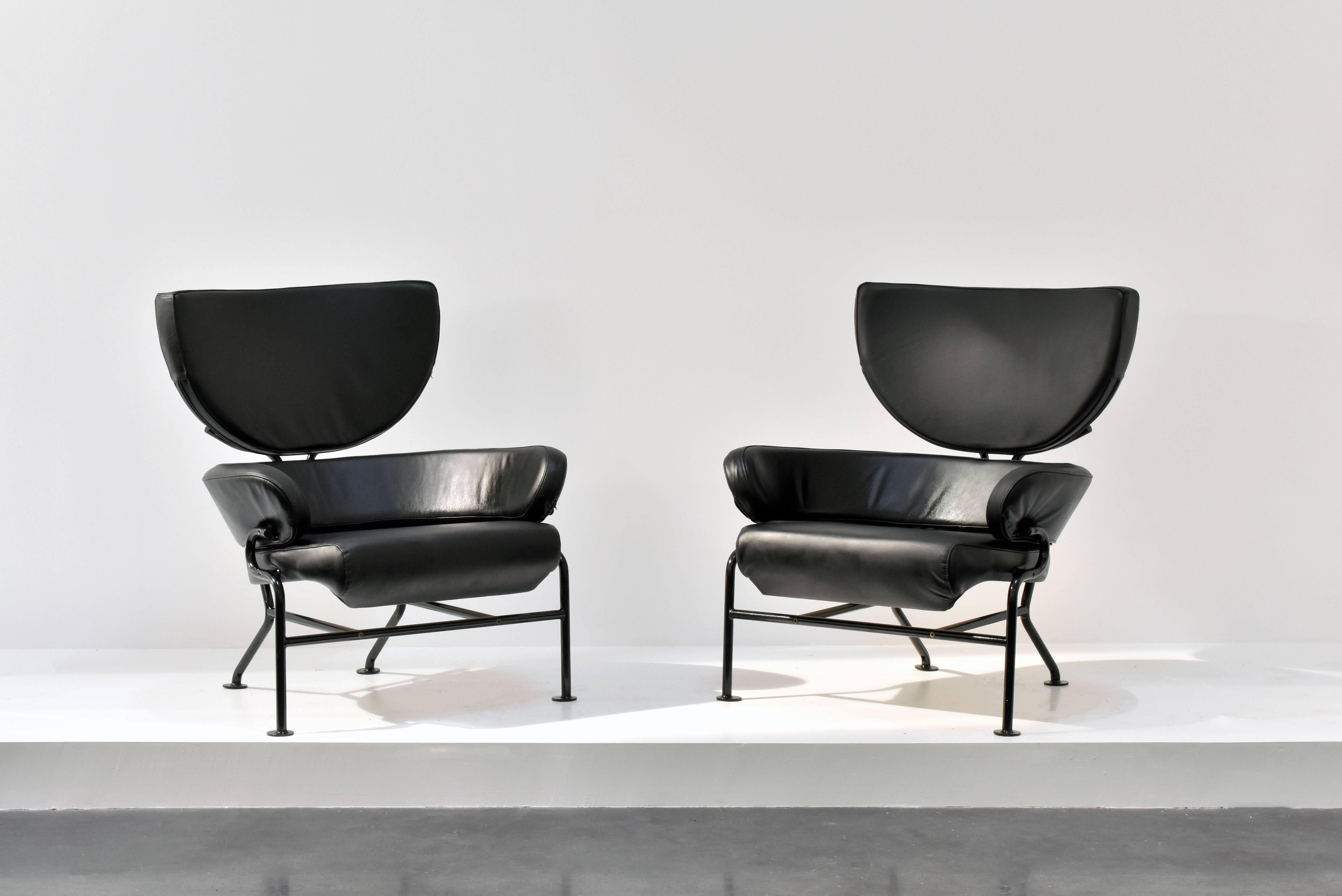 A pair of beautiful and comfortable lounge chairs by famous Italian modernist Franco Albini and Franca Helg

