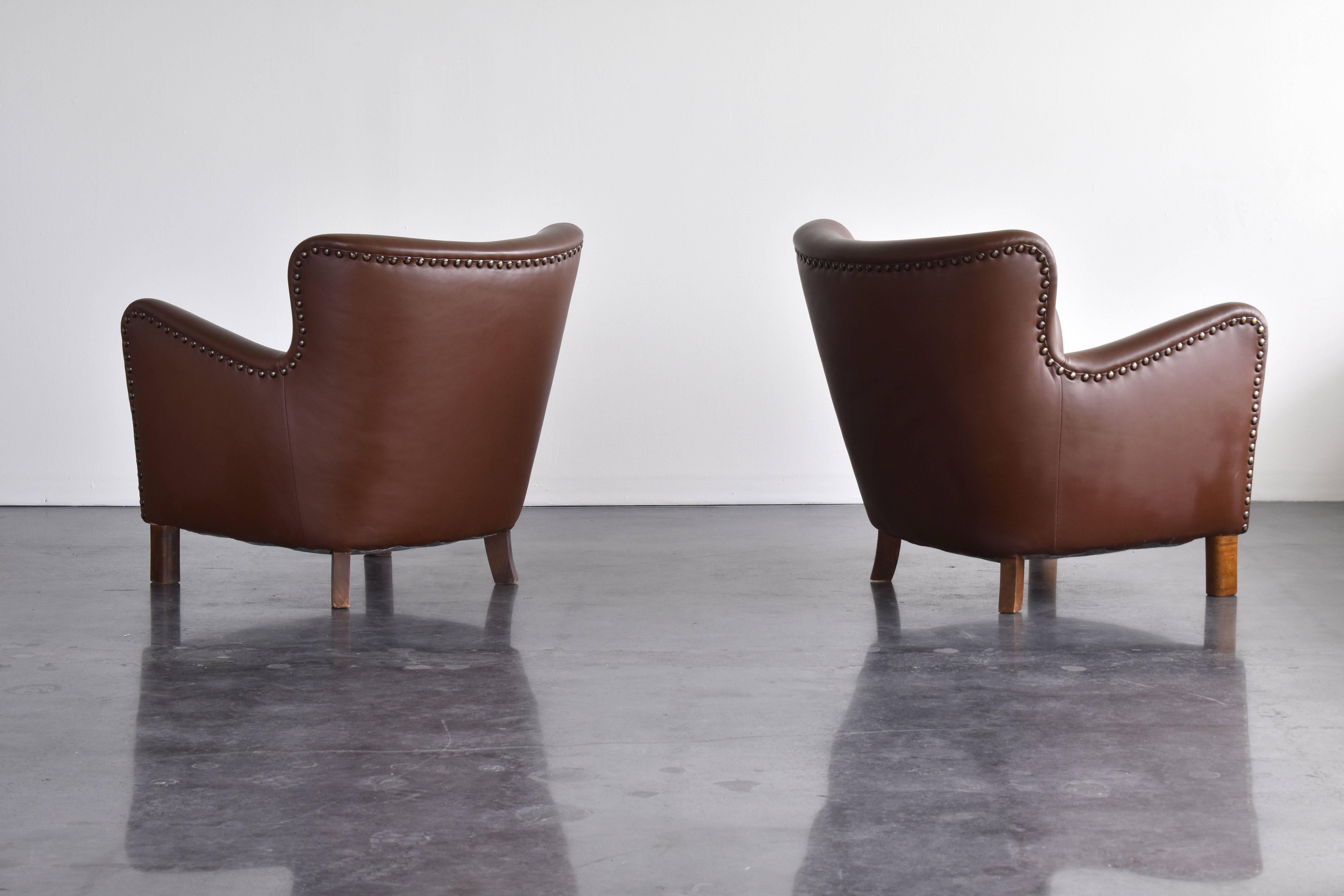 Danish Fritz Hansen, Pair of Club Chairs in Brown Leather with Brass Nails, 1940s