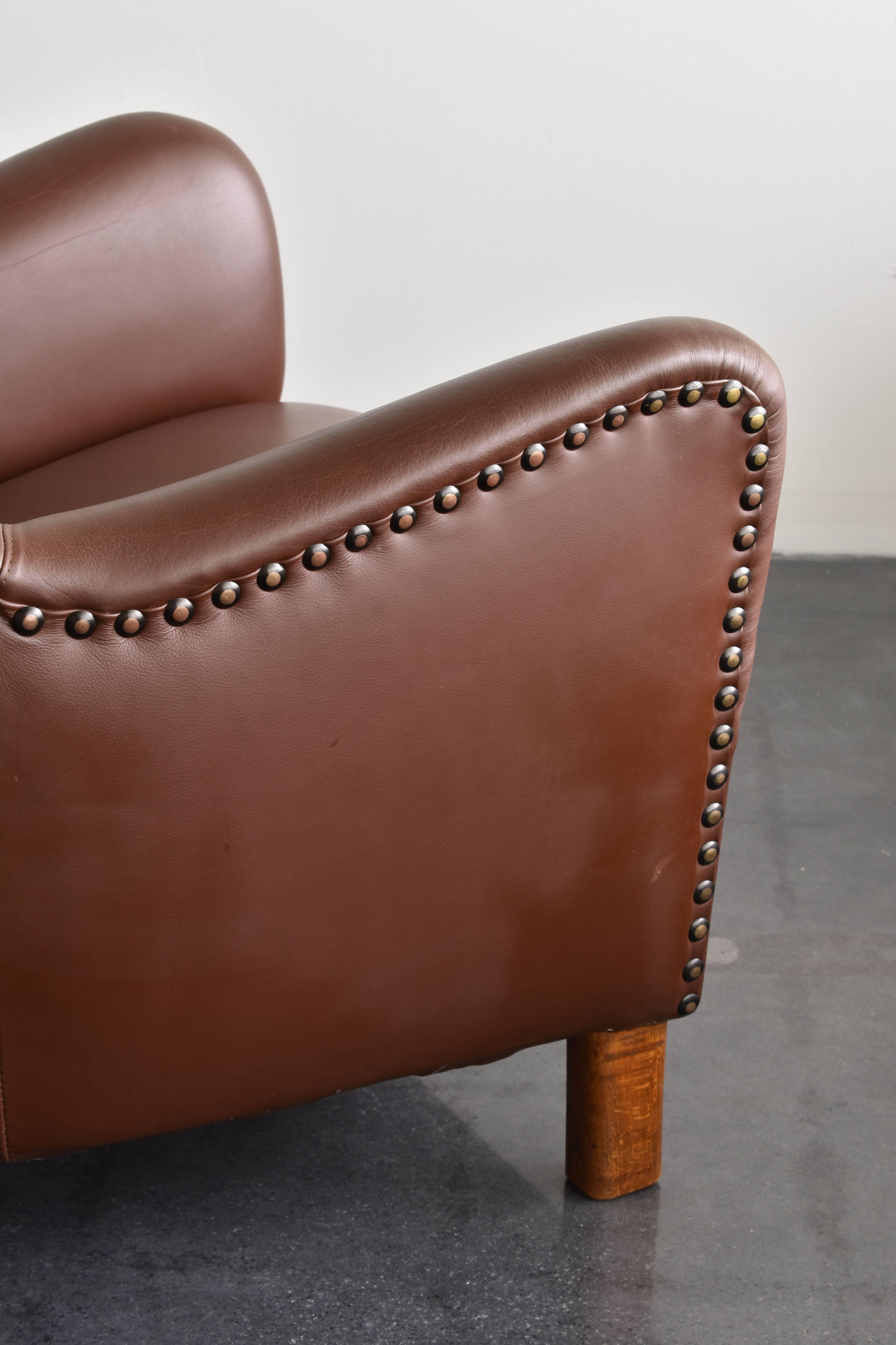 Fritz Hansen, Pair of Club Chairs in Brown Leather with Brass Nails, 1940s In Good Condition In High Point, NC