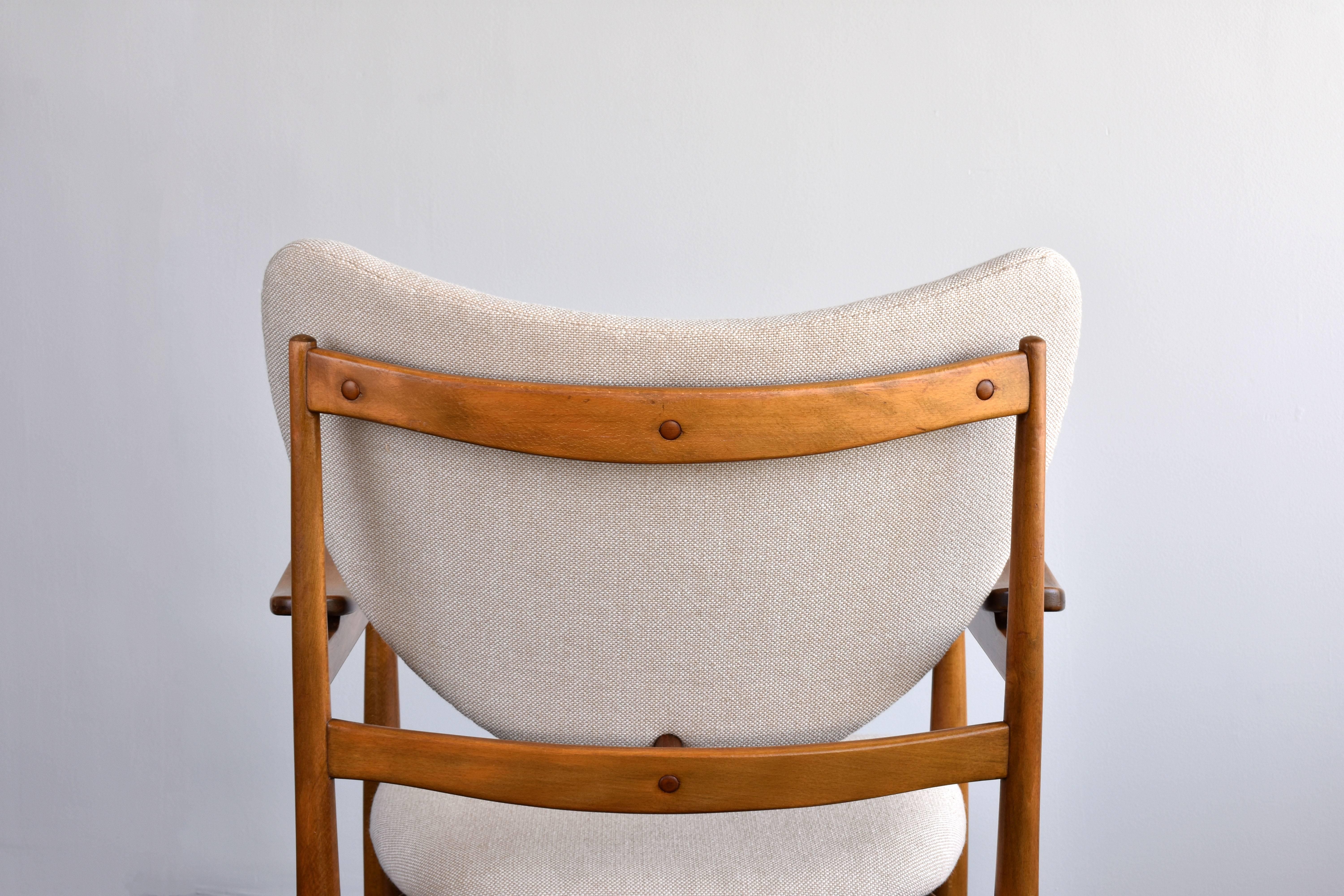 Finn Juhl, Pair of Organic Fabric and Beech Armchairs, 1949 In Excellent Condition In High Point, NC