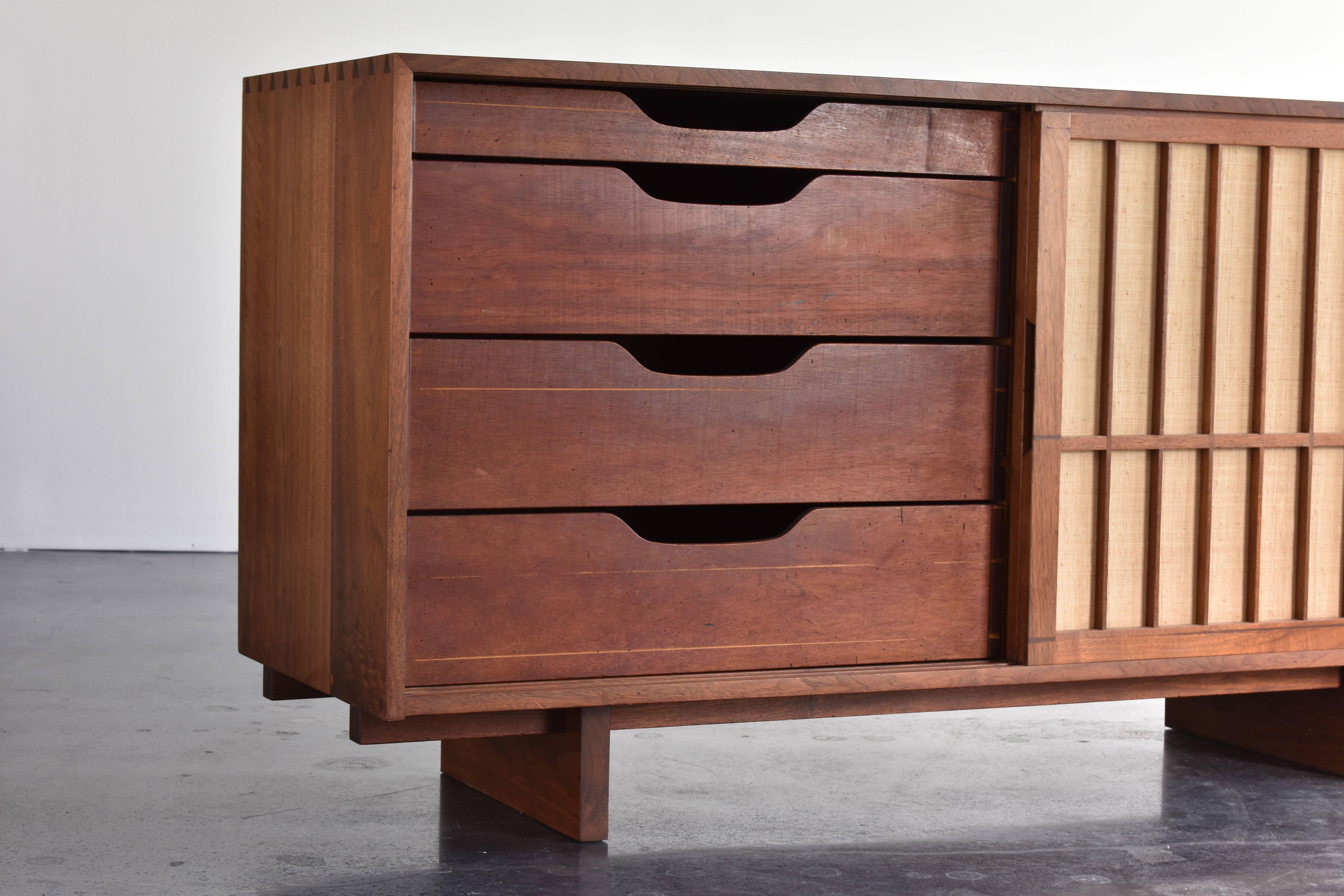 George Nakashima, Sliding Door Cabinet, Walnut and Pandanus Cloth, before 1958 In Good Condition In High Point, NC