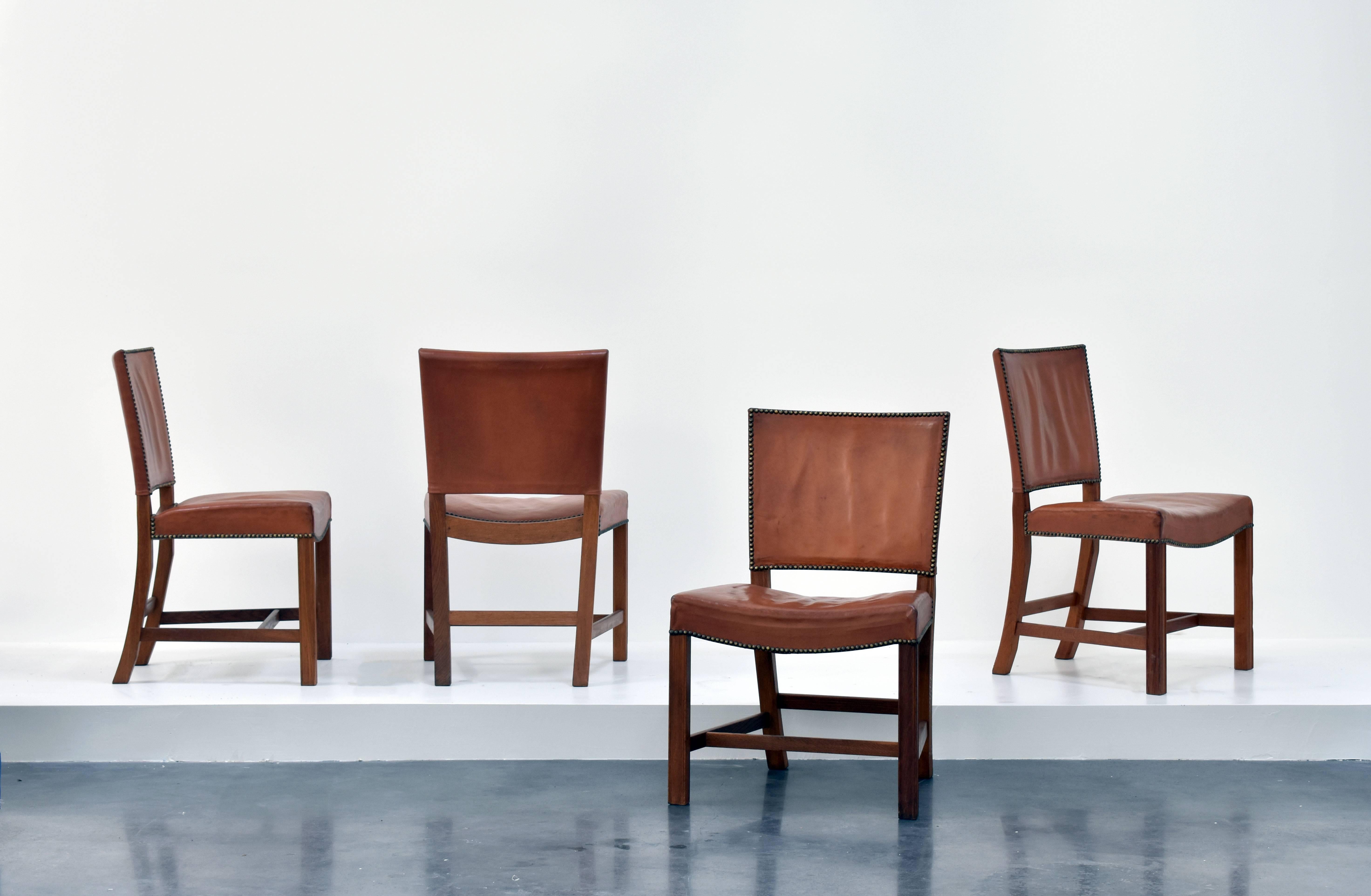 A set of four niger leather dining chairs designed by Kaare Klint in 1927 for the lecture hall of the new Danish Museum of Art and Design, and exhibited at the Danish Pavilion at the 1929 Barcelona International Exposition.

The Barcelona chair