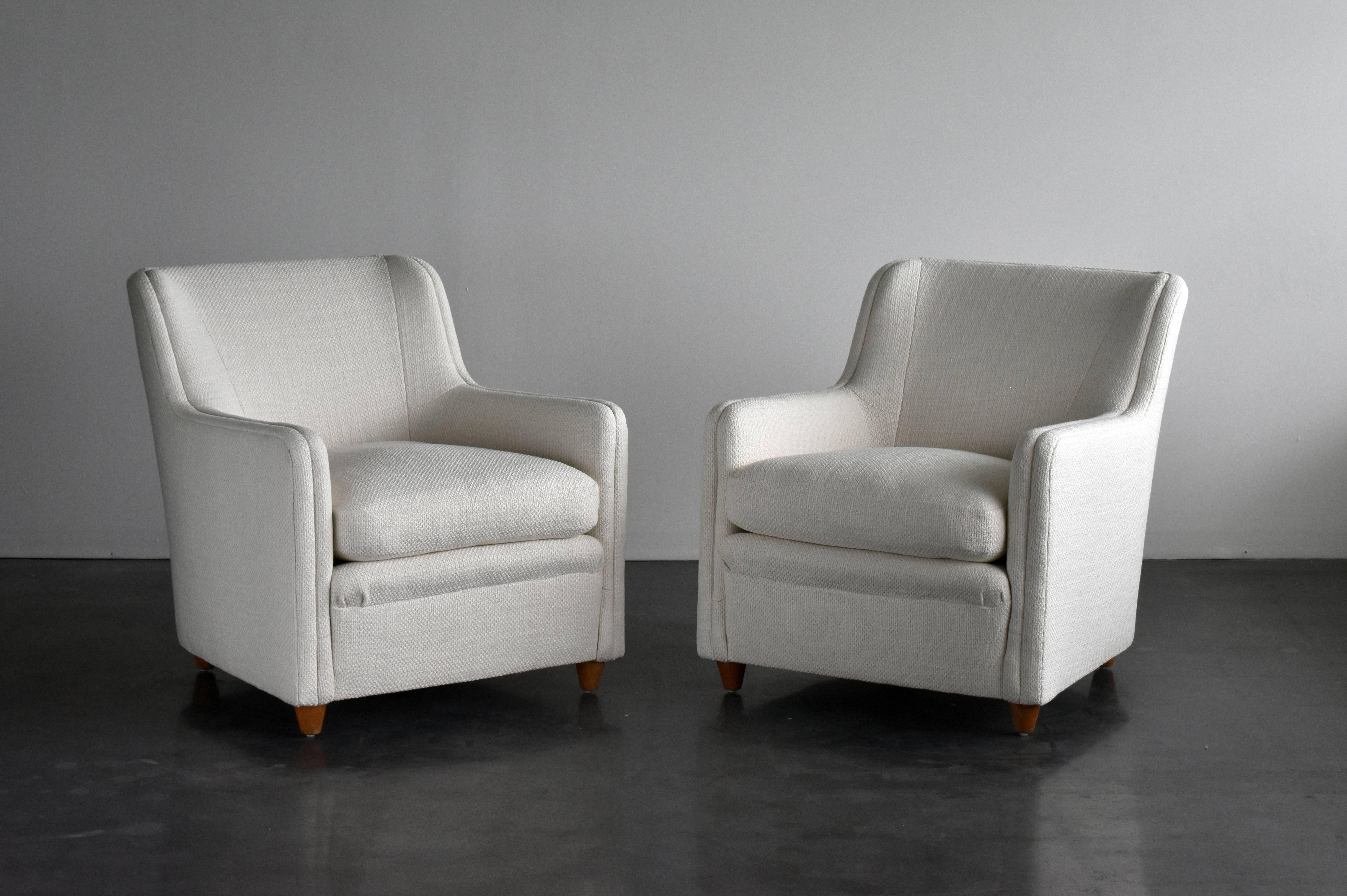 A pair of rare and comfortable modernist lounge chairs by Italian designer Gio Ponti. Designed in the 1940s. Upholstered in brand new off-white chenille fabric. 

Designed for the oceanliner Transatlantico Conte Grande, this model chair was also