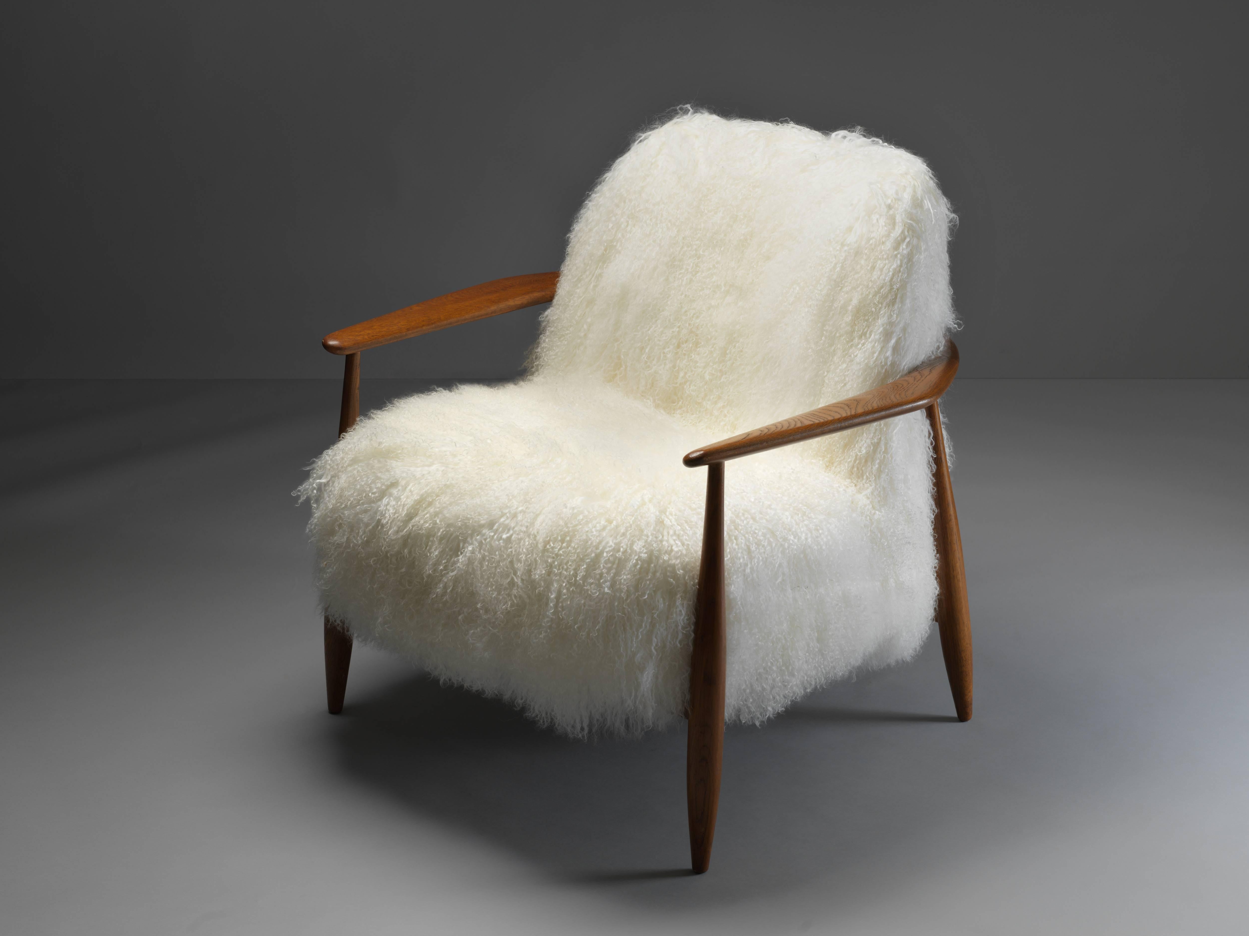 Scandinavian Modern Ib Kofod-Larsen Attributed, Lounge Chair in White Lambskin, Stained Oak, 1950s