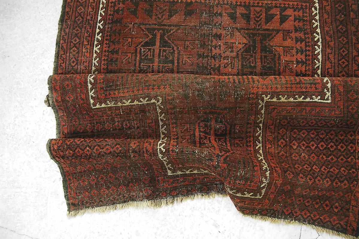 Baluch Traditional Hand-Knotted Rug, 1920s For Sale 1