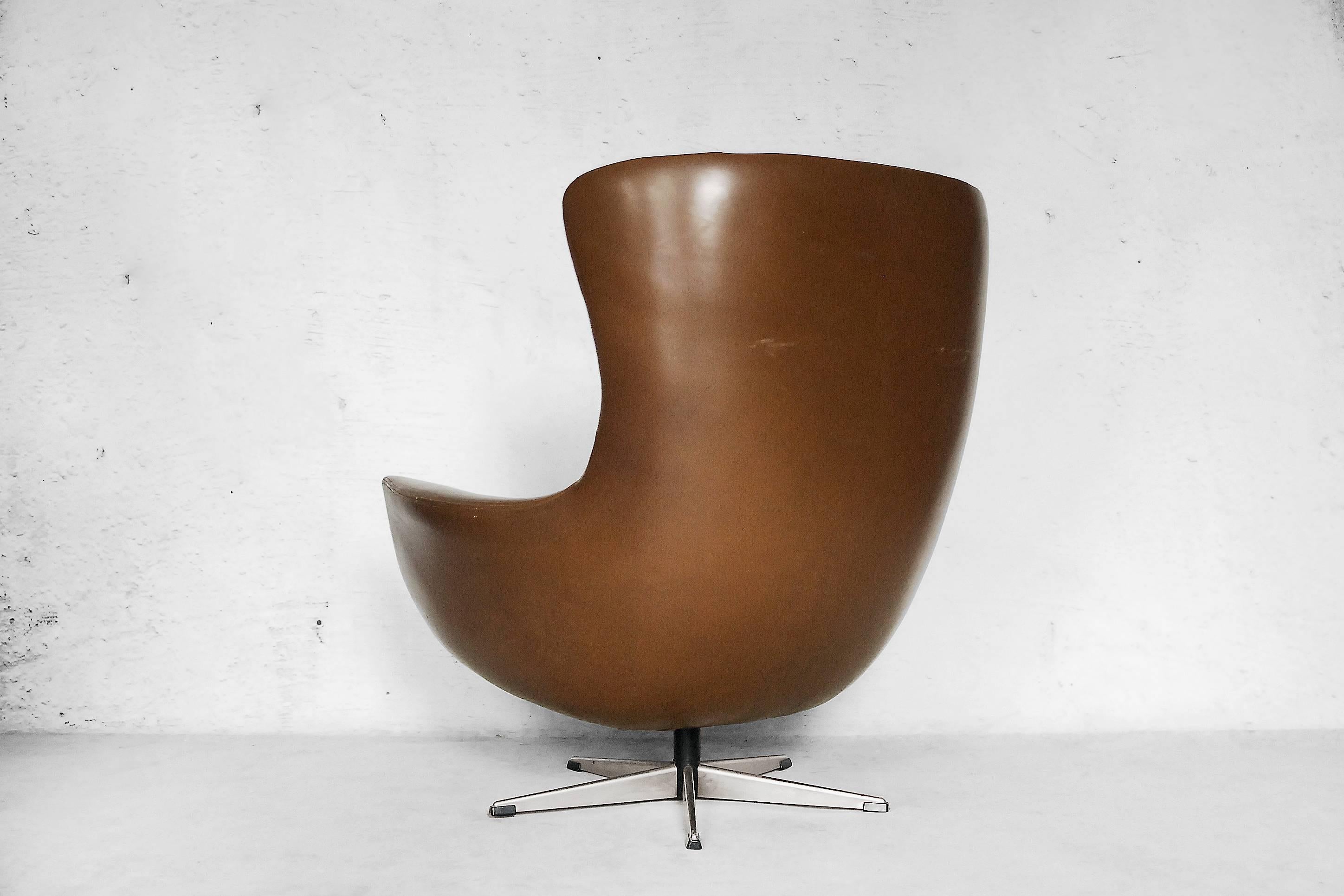 Scandinavian Mid-Century Modern Leather Egg Shaped Chair, 1960s