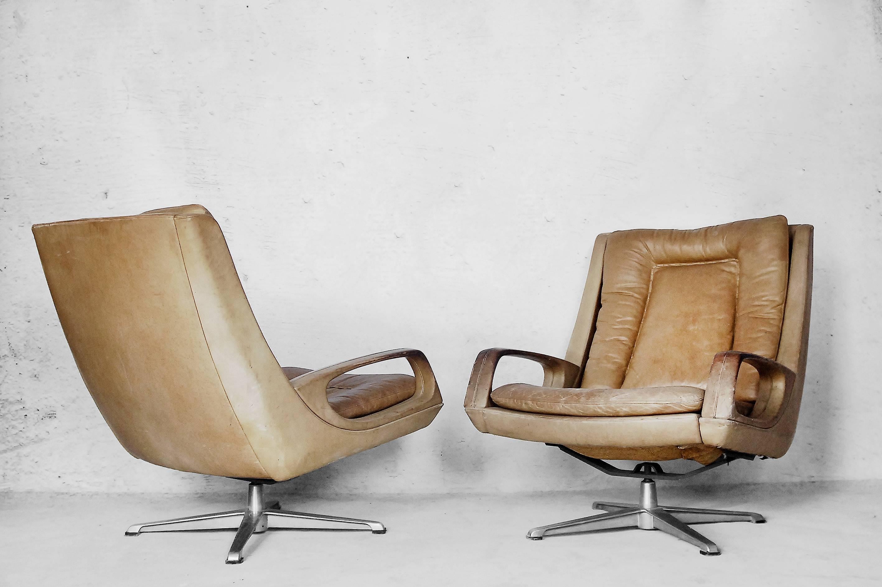 Mid-Century Modern Swivel Leather Chairs by Carl Straub, 1950s, Set of Two For Sale