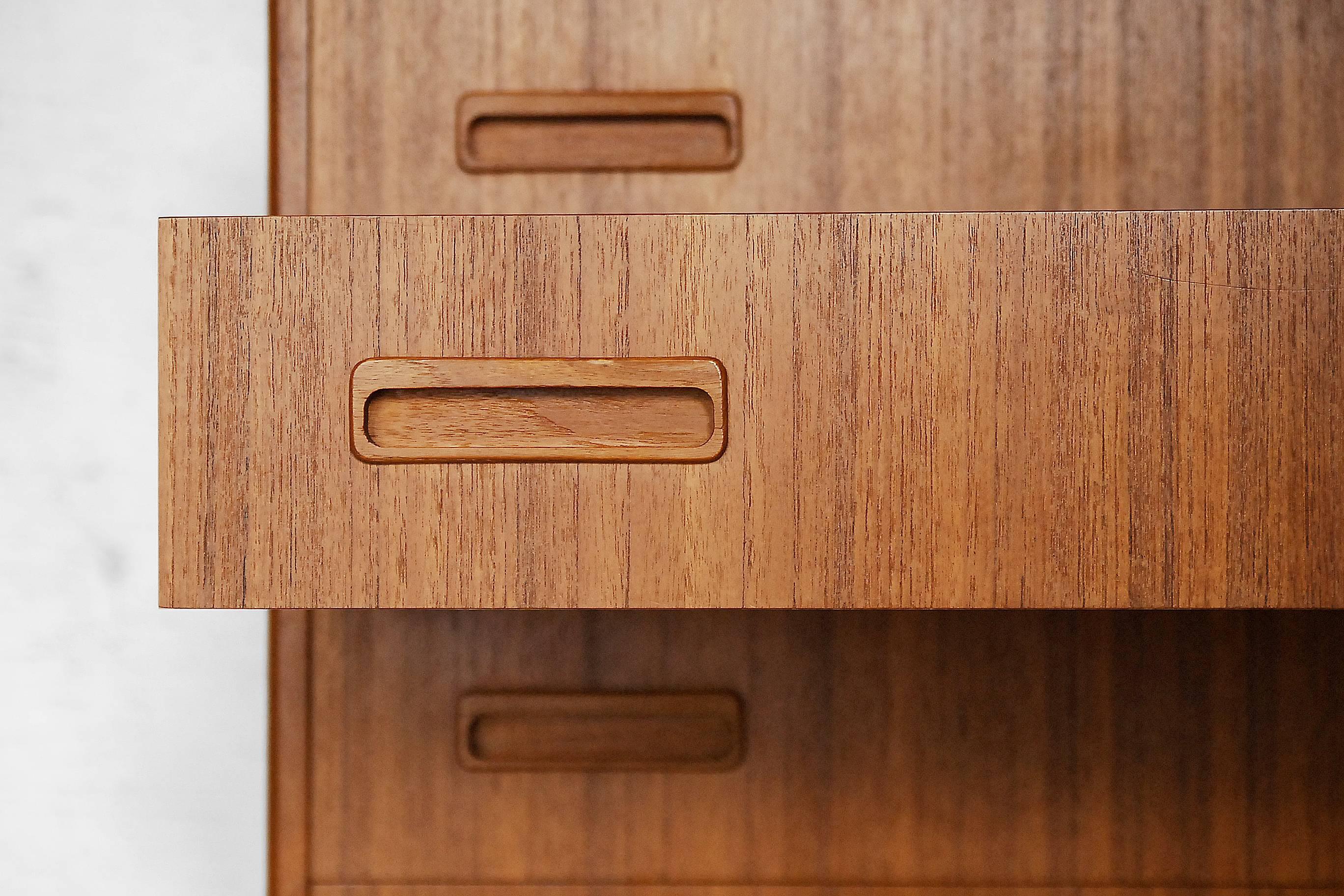 This modern style chest with drawers was designed by Børge Seindal for Westergaard Møbelfabrik, Silkeborg and manufactured in Denmark in 1968. It is veneered with teak, and features seven drawers with teak handles. This piece is in original vintage