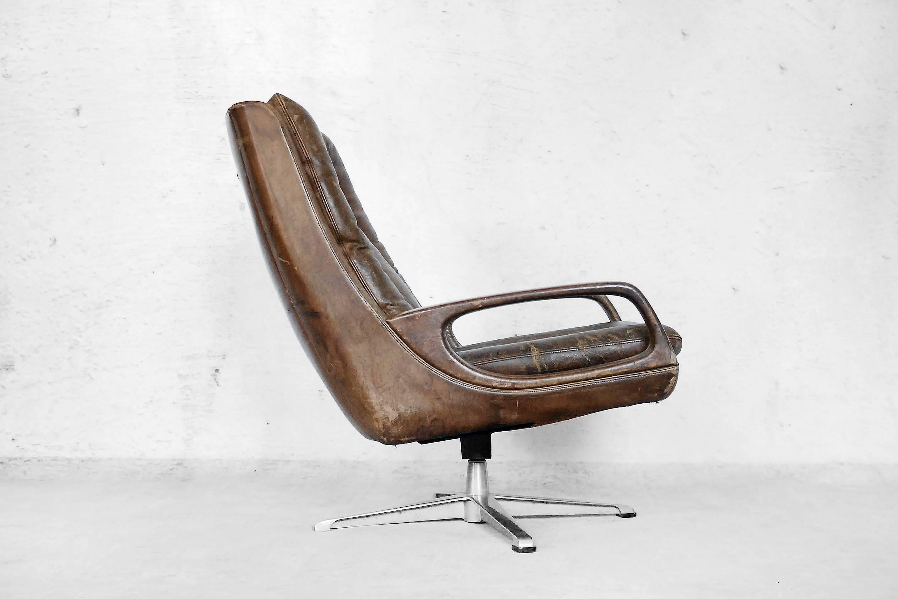 Late 20th Century Swivel Leather Lounge Chair by Carl Straub, 1950s For Sale