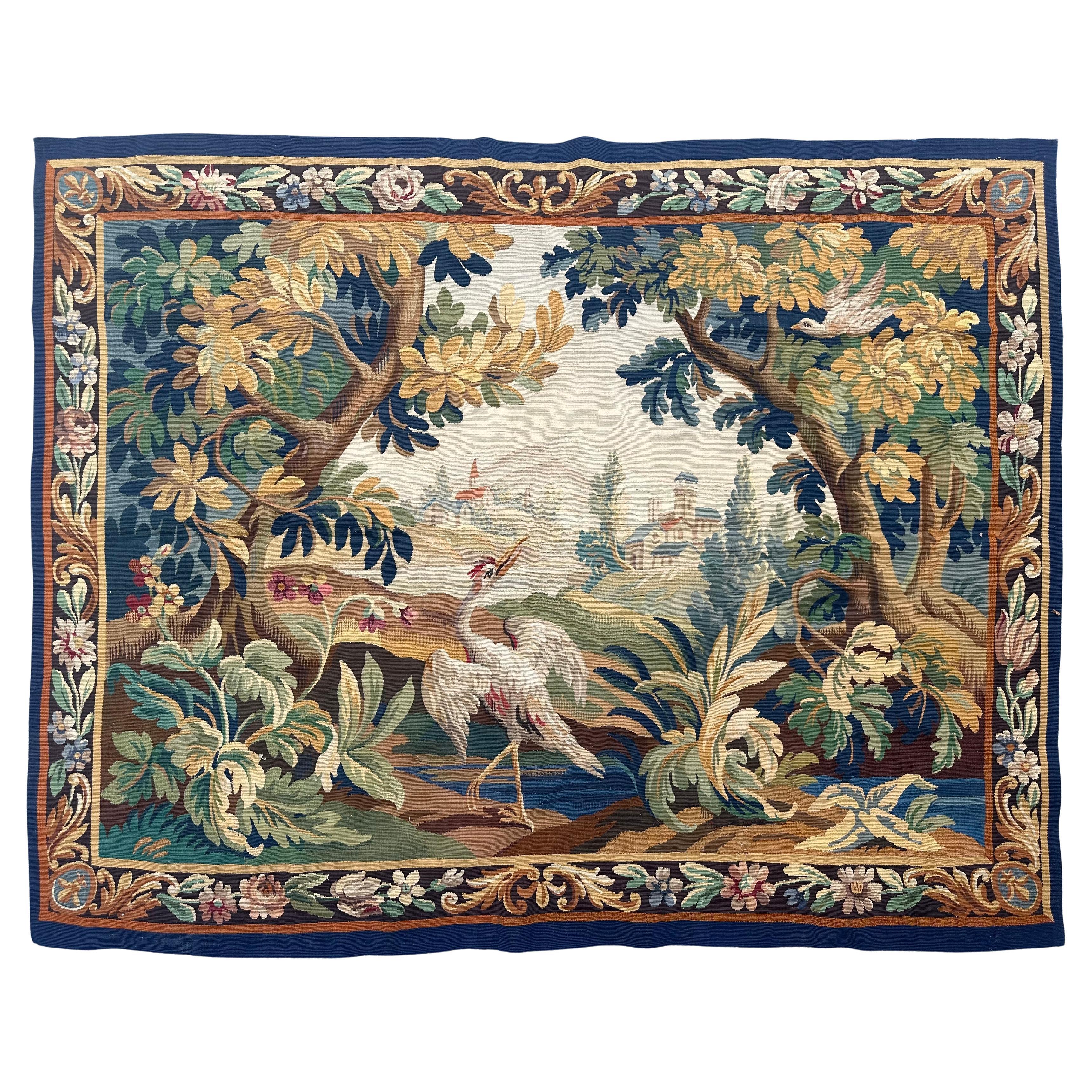 Jolie tapisserie française ancienne d'Aubusson avec jardinières et oiseaux en vente