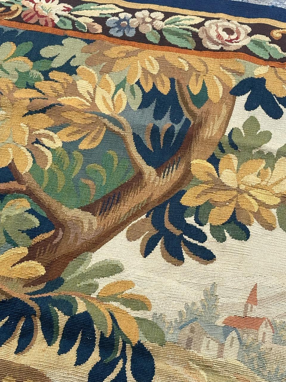 Jolie tapisserie française ancienne d'Aubusson avec jardinières et oiseaux en vente 1