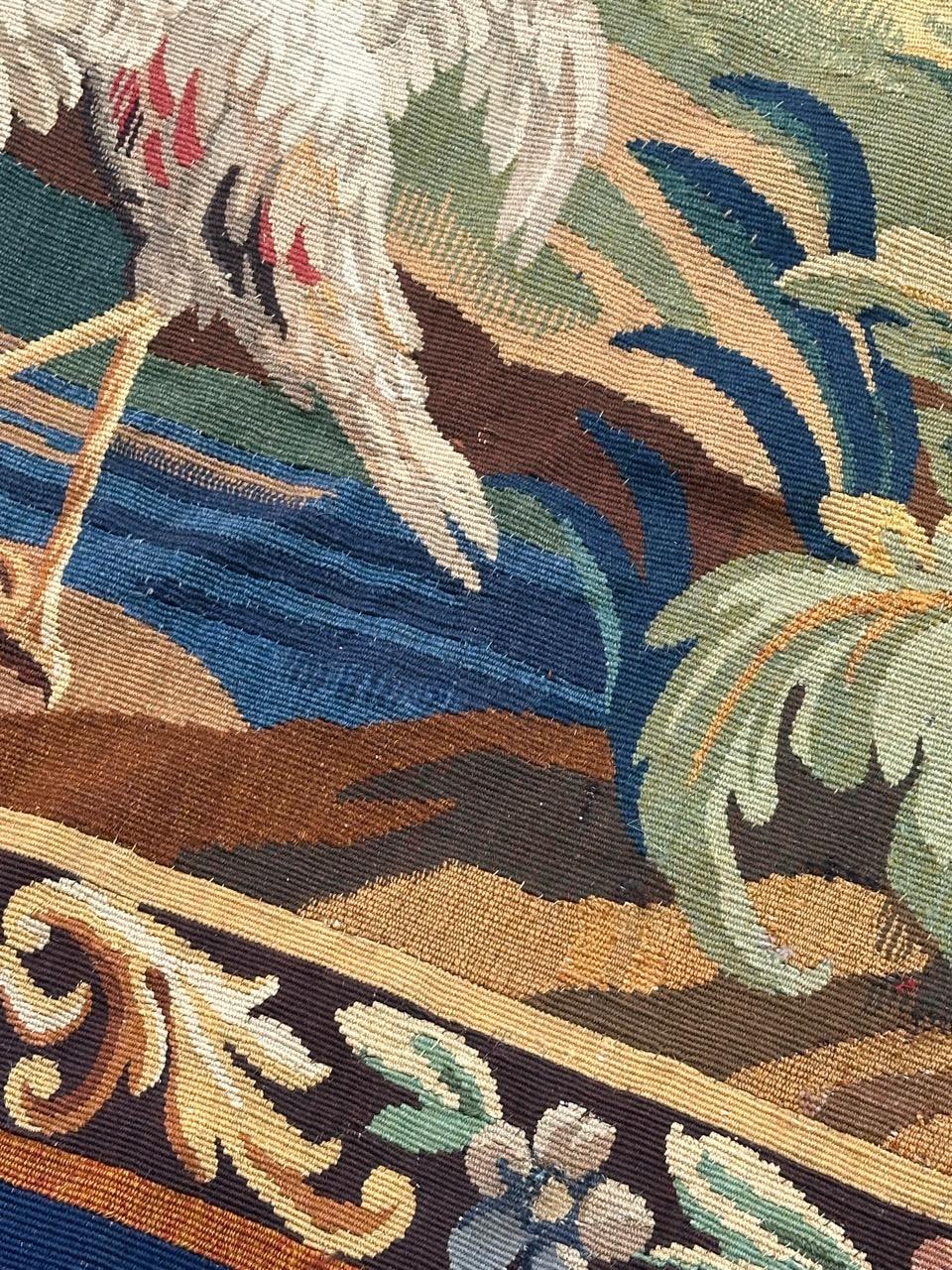 Jolie tapisserie française ancienne d'Aubusson avec jardinières et oiseaux en vente 4