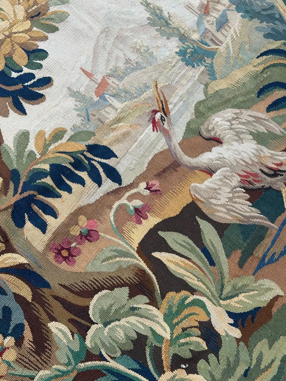 Jolie tapisserie française ancienne d'Aubusson avec jardinières et oiseaux en vente 13