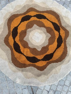 Pretty vintage hand knotted French Cogolin round rug