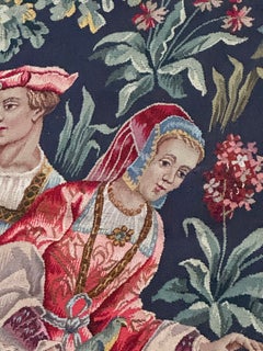 Jolie tapisserie d'Aubusson française tissée à la main, datant du milieu du siècle dernier, représentant une « dame avec un coffret »