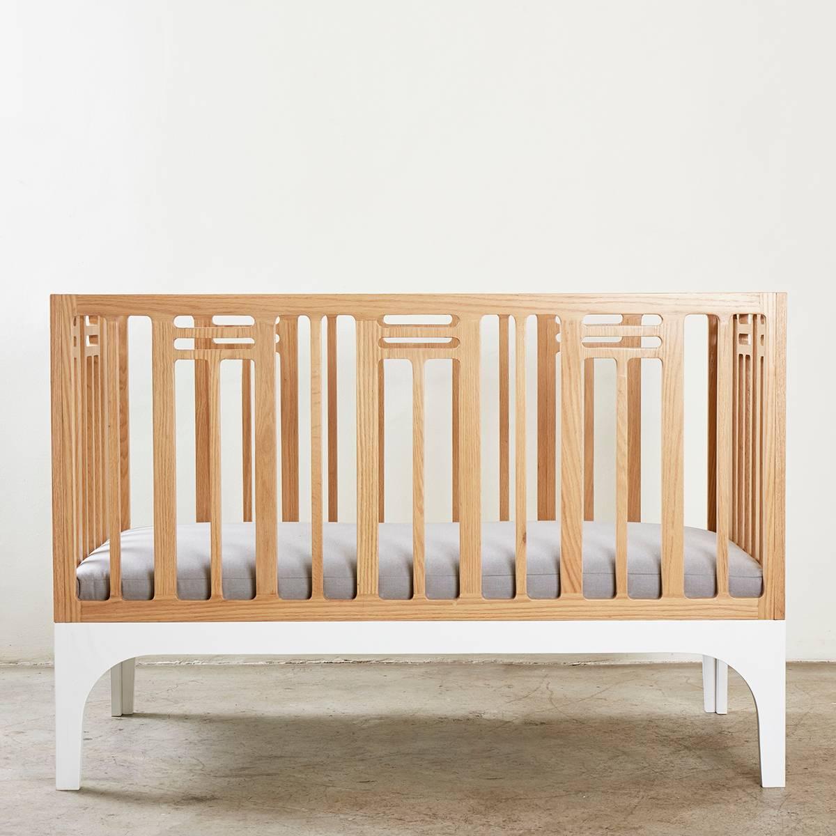 Inspired by the playful curves and geometry of the Art Deco period, the Coco 3 in 1 crib is a piece of furniture for life; This baby's bed also converts into a toddler bed and thereafter a daybed with the addition of the conversion kit (included).