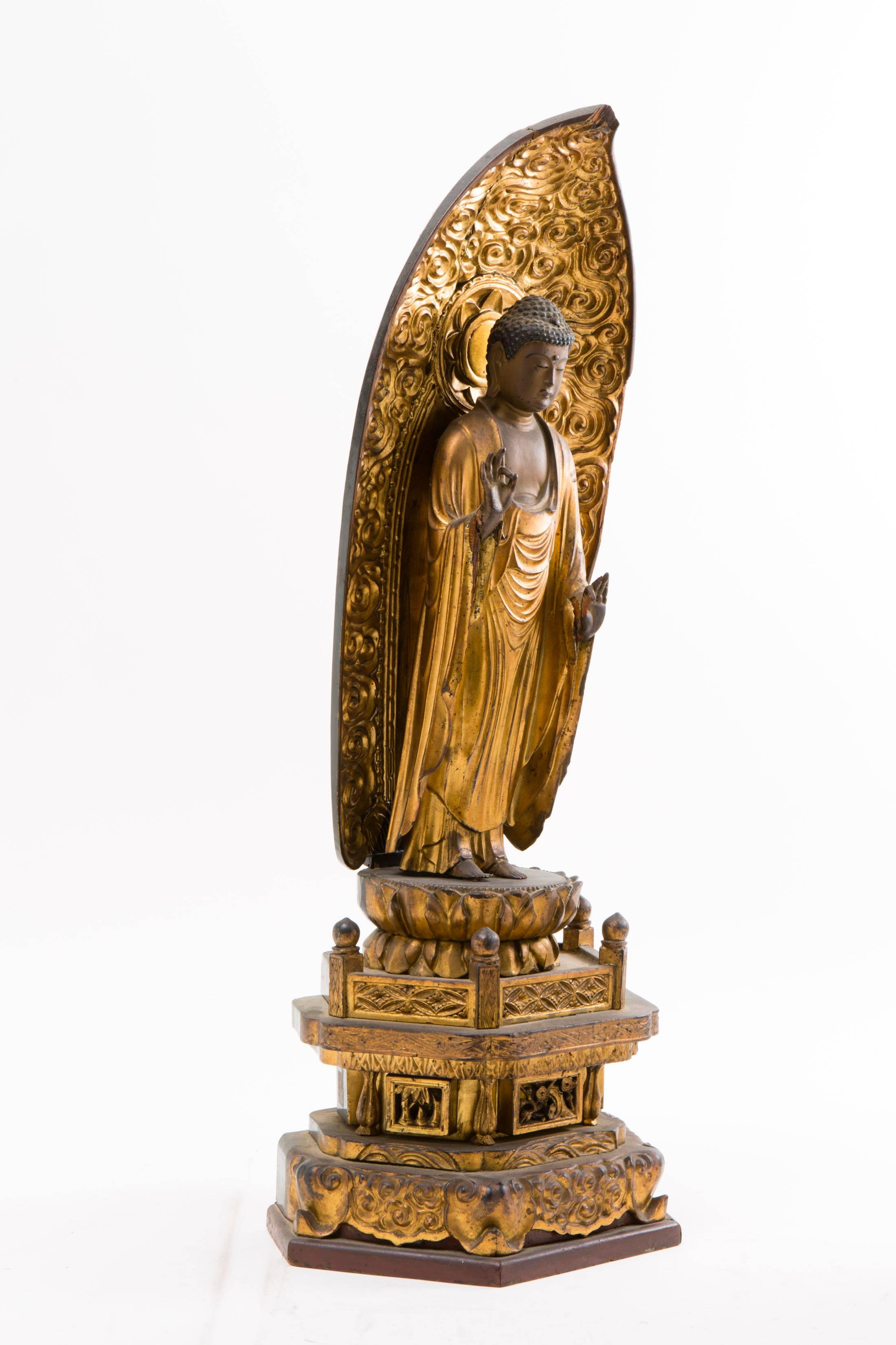 Carved Gilded Wood Standing Amida Buddha In Excellent Condition For Sale In Amsterdam, NL