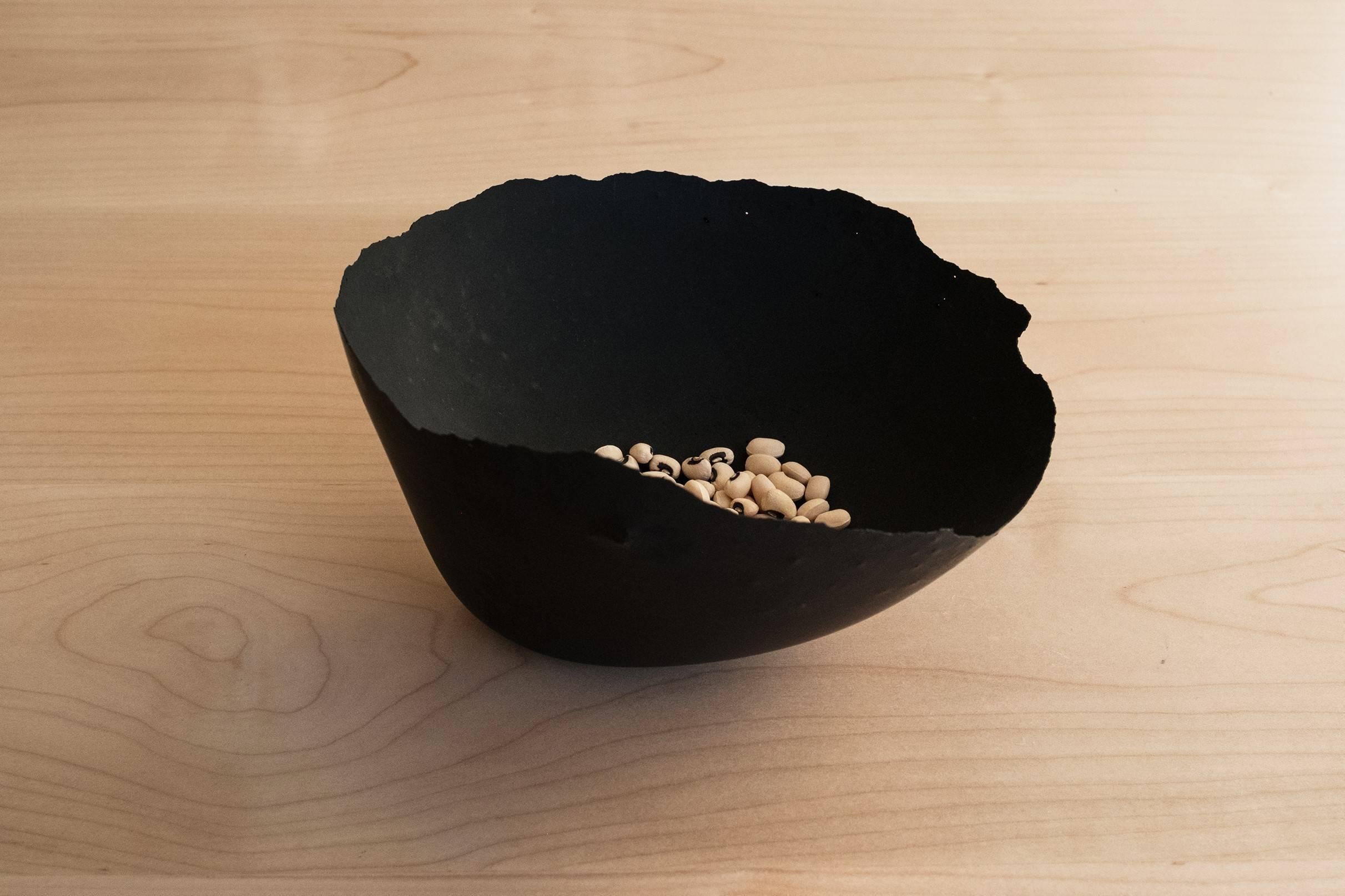 Minimaliste Bol en béton moulé noir fait à la main par UMÉ Studio, ensemble de trois pièces en vente
