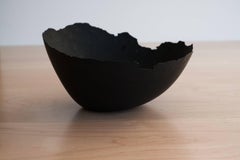 Cuenco de hormigón fundido hecho a mano en negro por UMÉ Studio