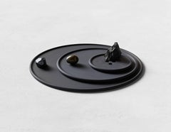 Trío de boutons de hormigón moldeado a mano, en negro, de UMÉ Studio