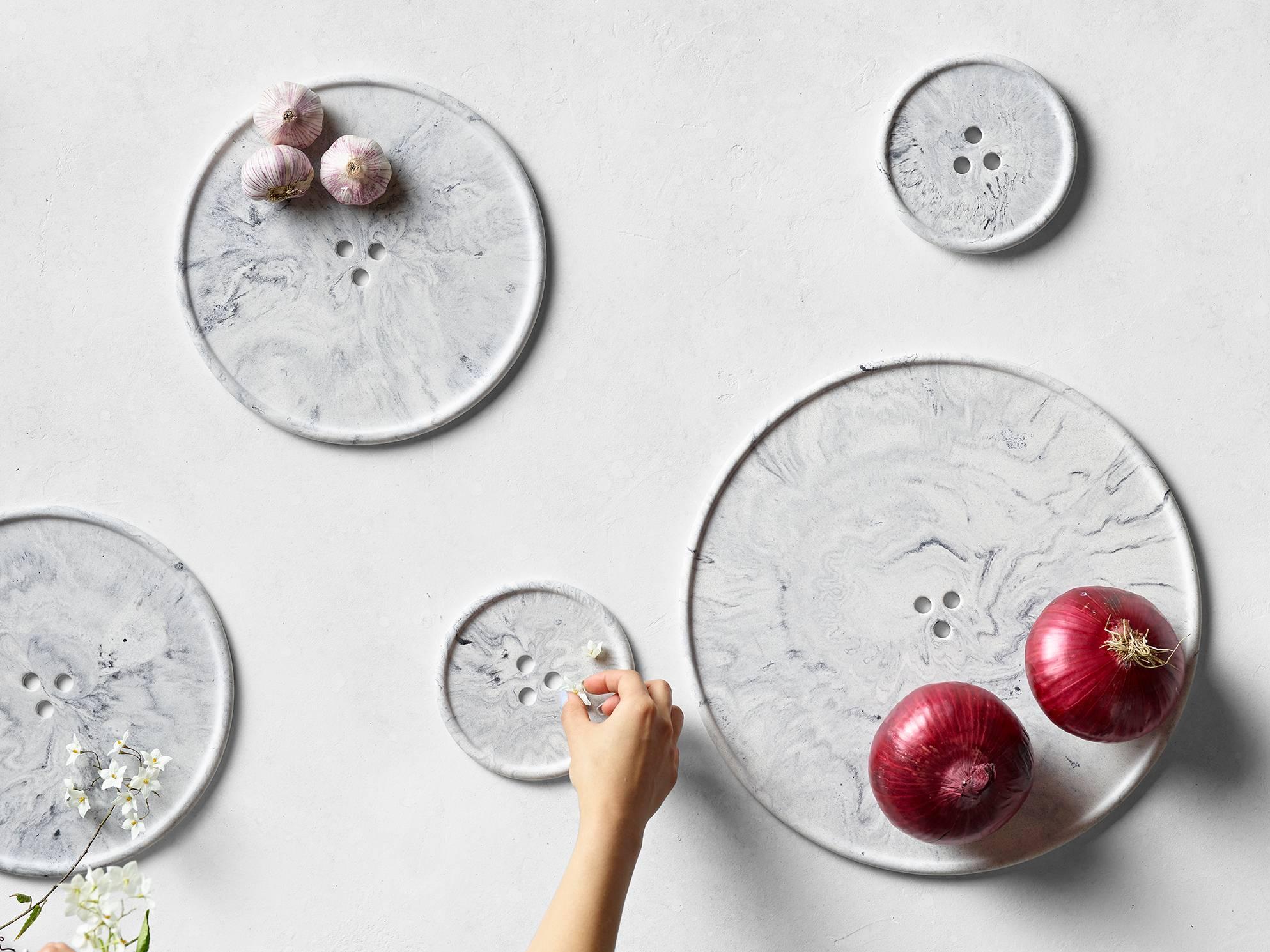 Handgefertigtes Bouton Trio aus Gussbeton, in Marmor von UMÉ Studio (Minimalistisch) im Angebot