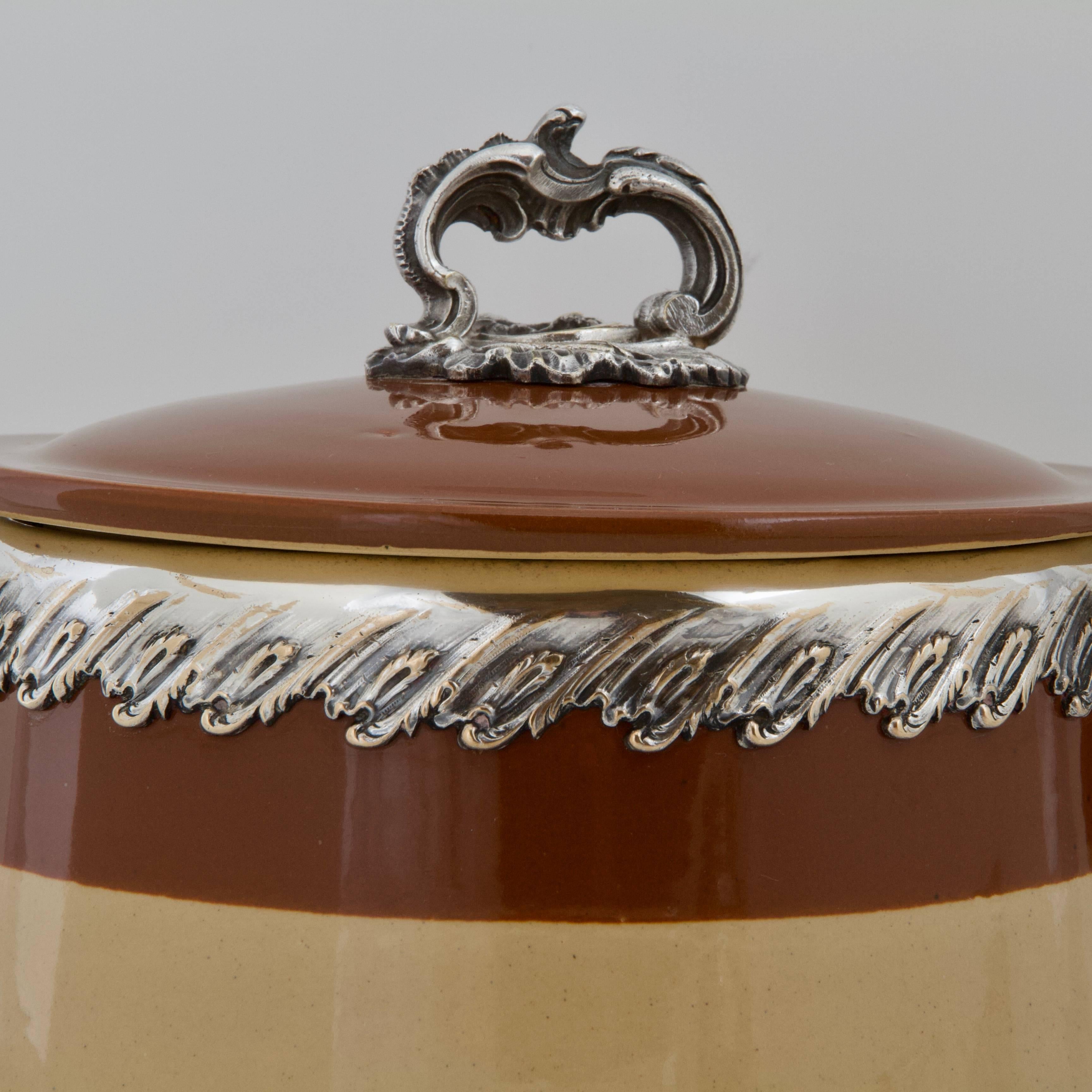 Bicolour terracotta glazed soup tureen framed with a silver plate Rococo flange. Swirling silver plate handle on the cover. 

Mark on the bottom: VS/ B1.
Typical French Provençal work. South of France.
Provenance: French private collection, more
