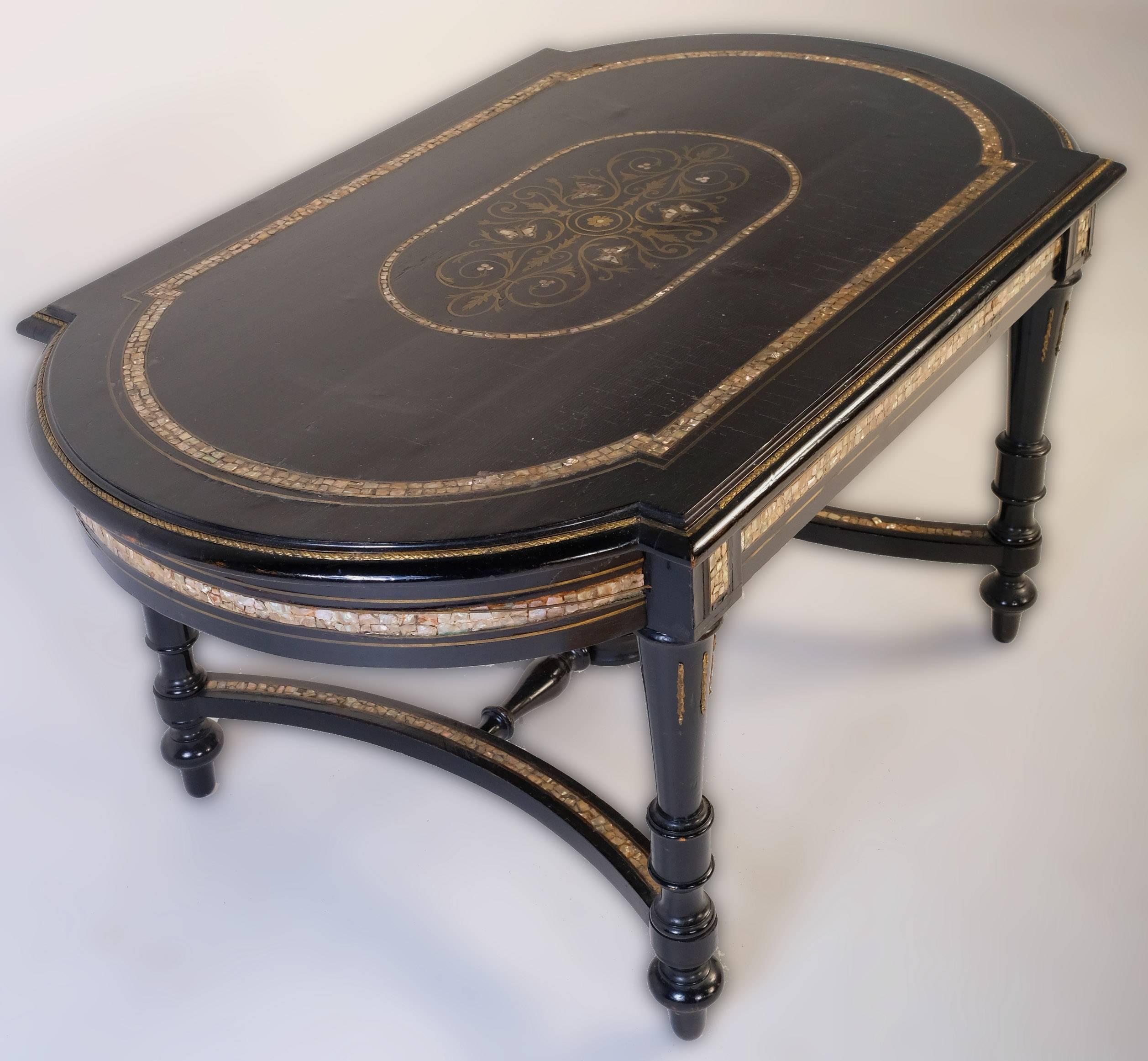 Table de canapé ancienne de style Napoléon III, Autriche, années 1880 en vente 2