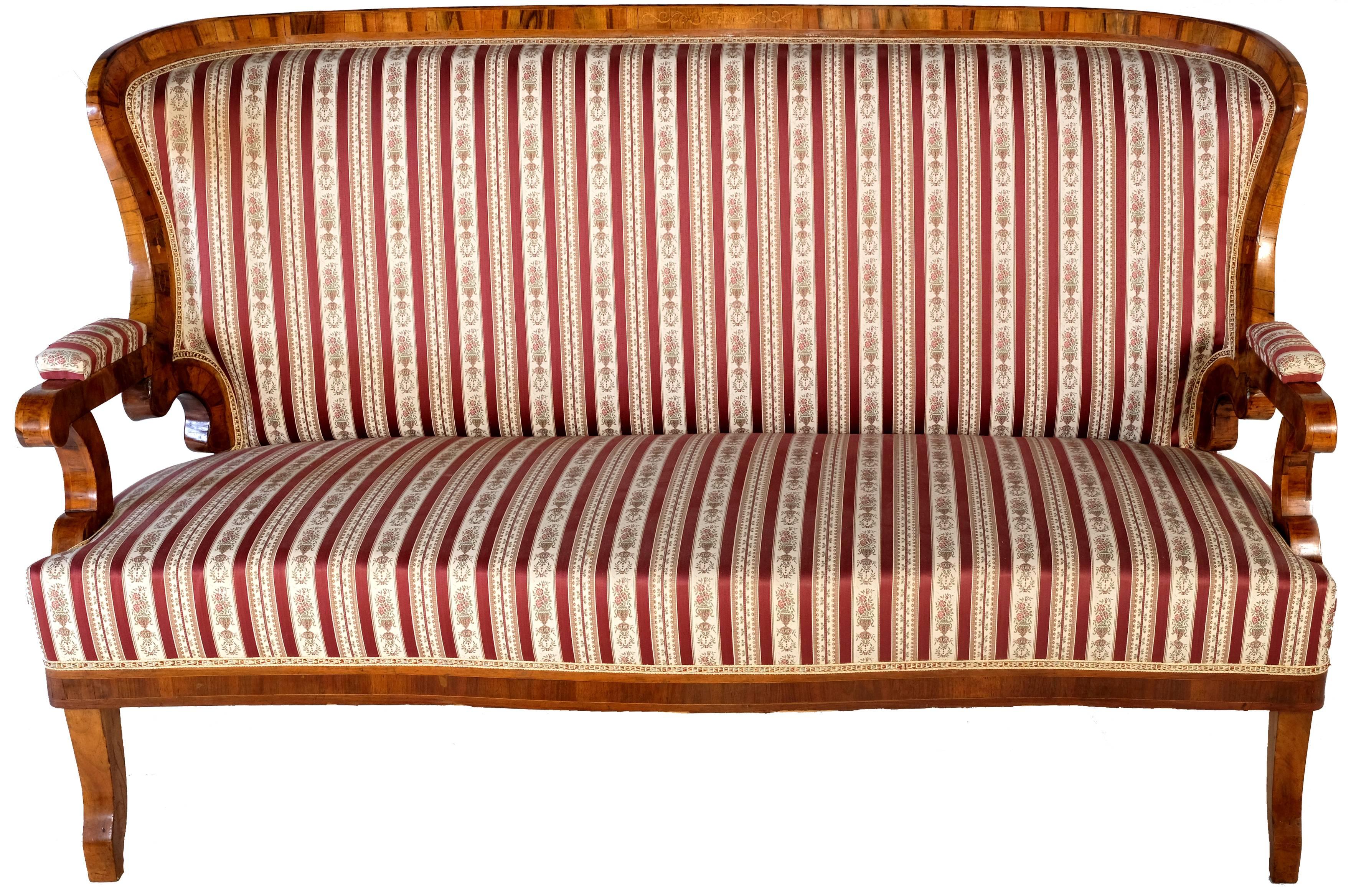 Schöne Biedermeier-Sitzgruppe bestehend aus einem Sofa und zwei Sesseln. Außergewöhnliche Verarbeitung der Hölzer nach den Regeln der damaligen Zeit. 

Maße Sofa: Tiefe 75 cm, Breite 182 cm, Höhe 110 cm.